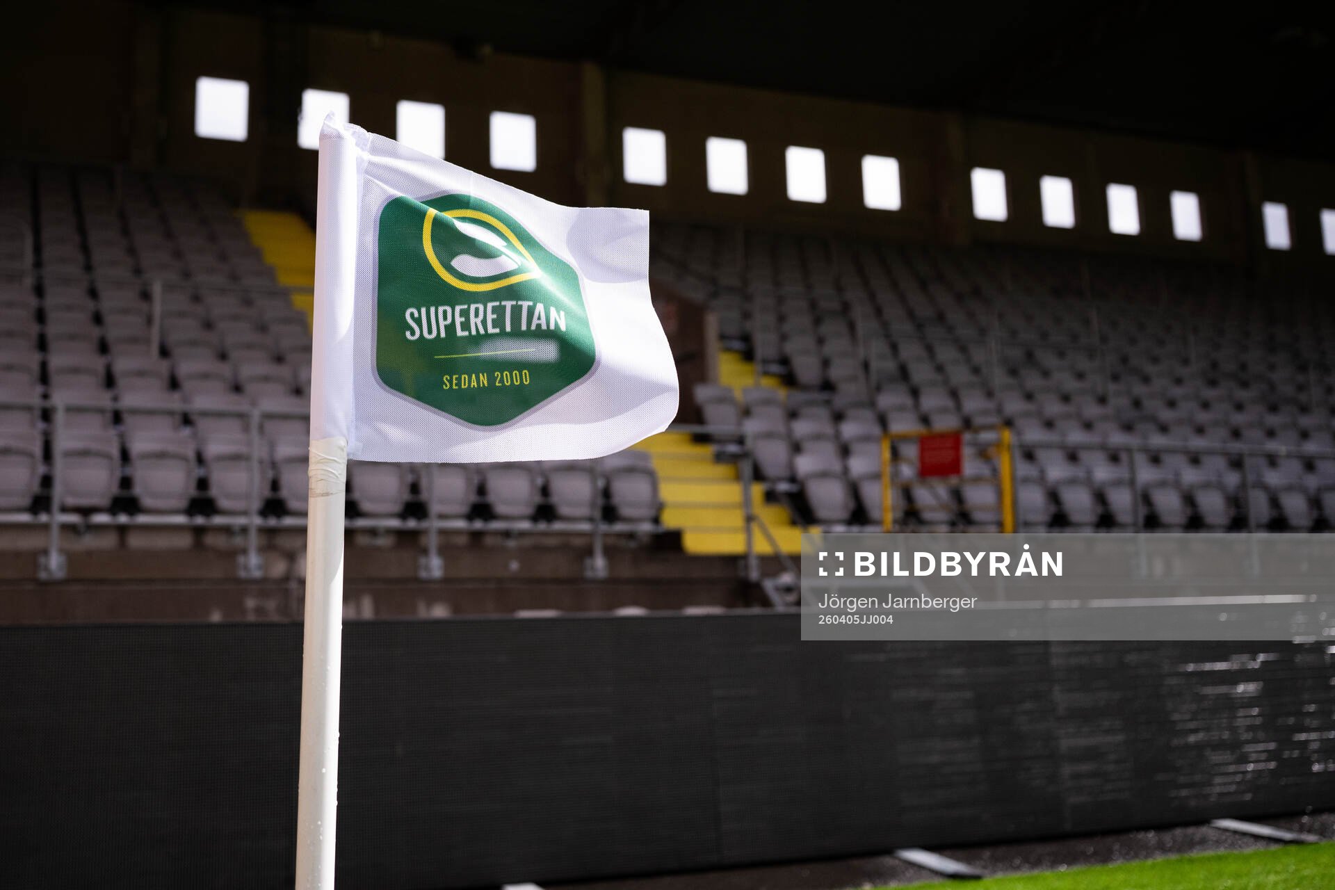 Hörnflagga med Superettans logga