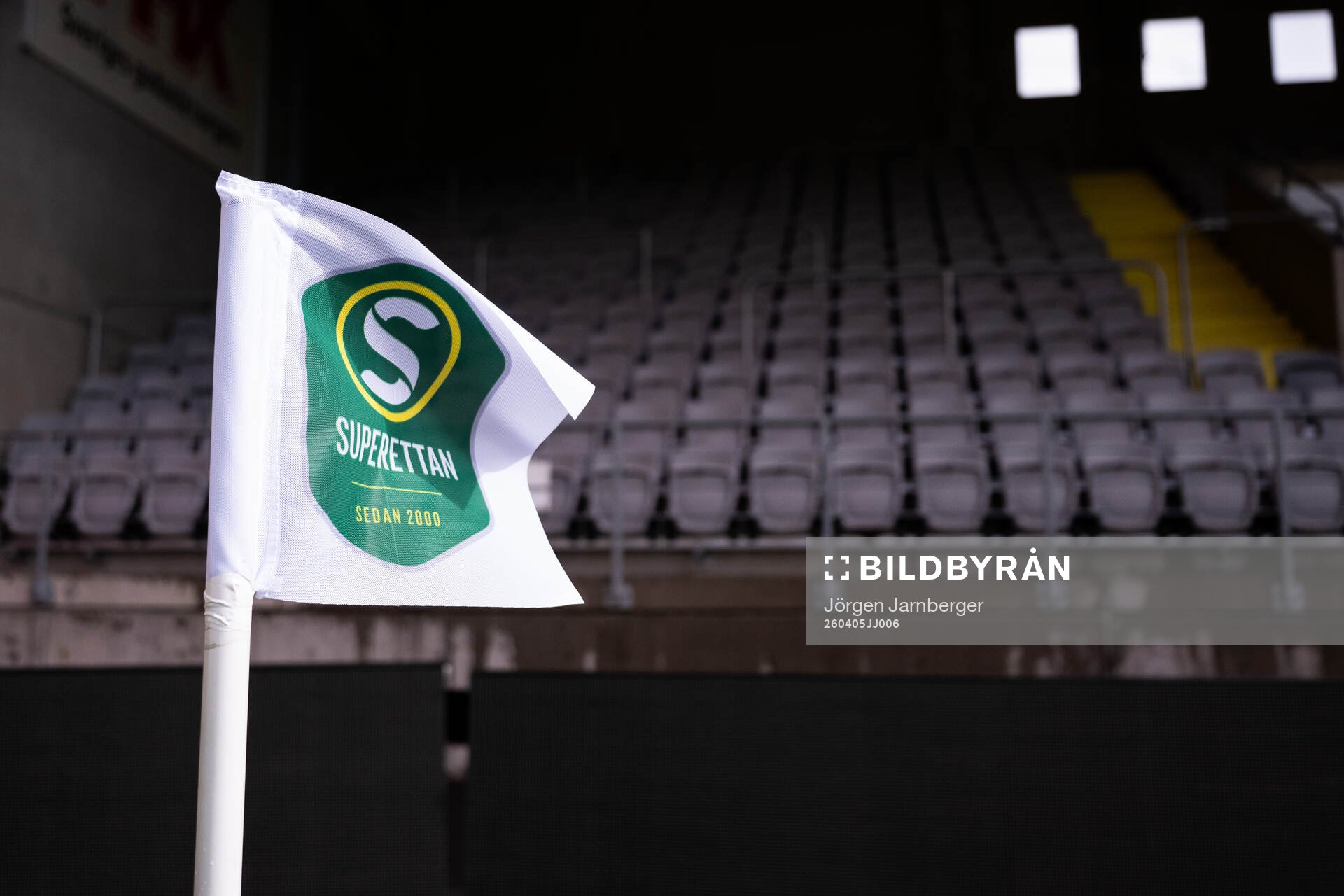 Hörnflagga med Superettans logga