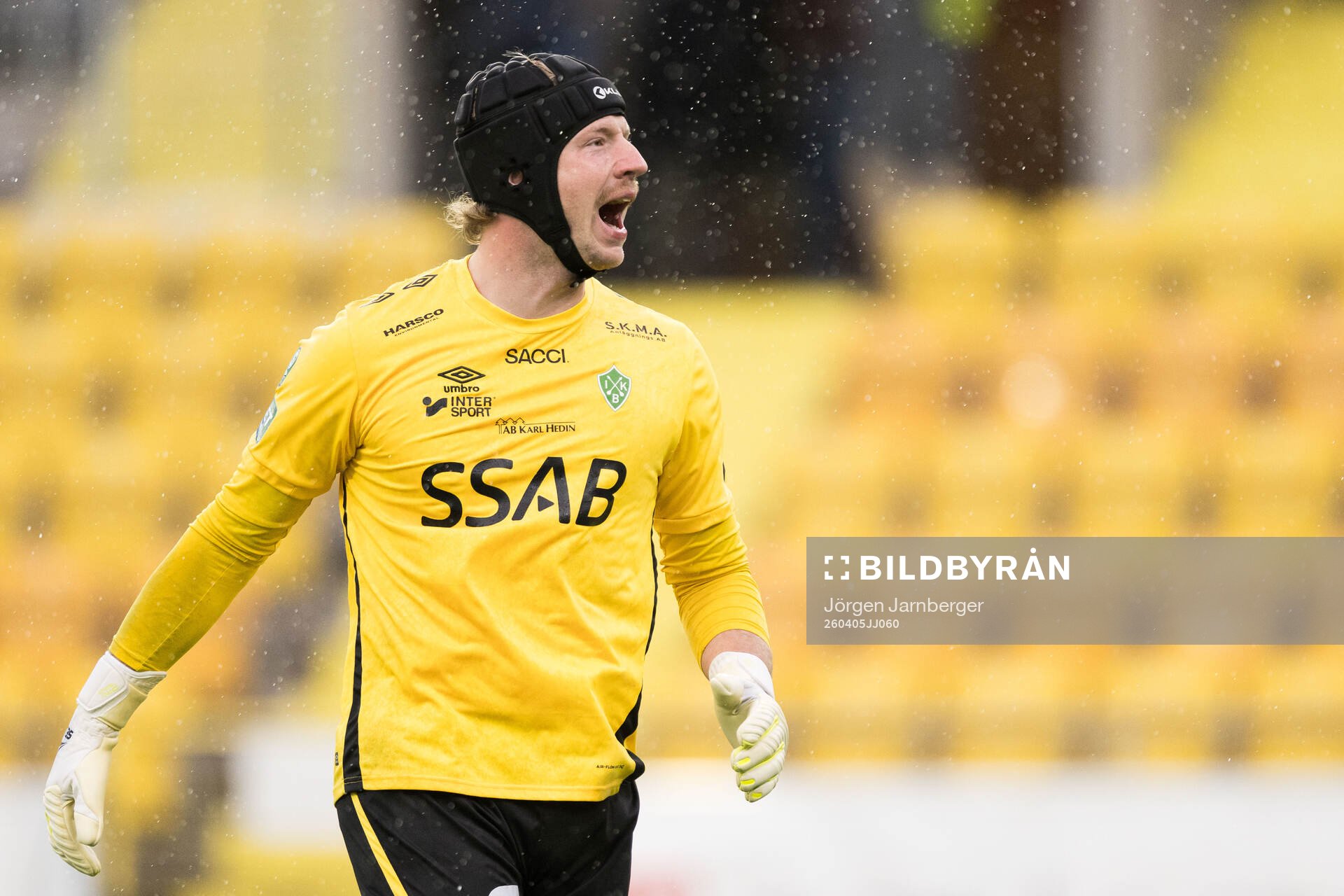 Brages målvakt Viktor Frodig jublar
