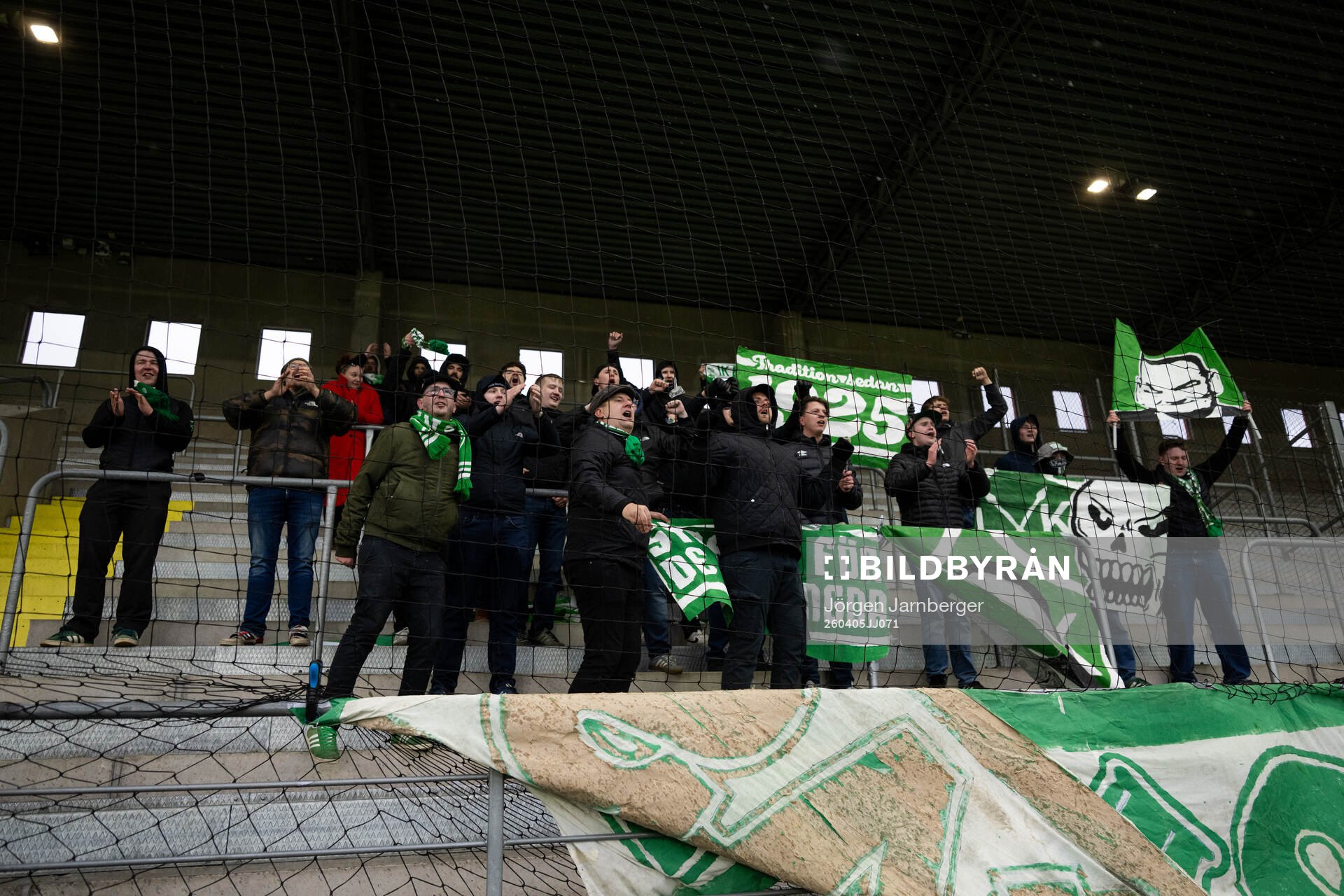 Brages supportrar jublar