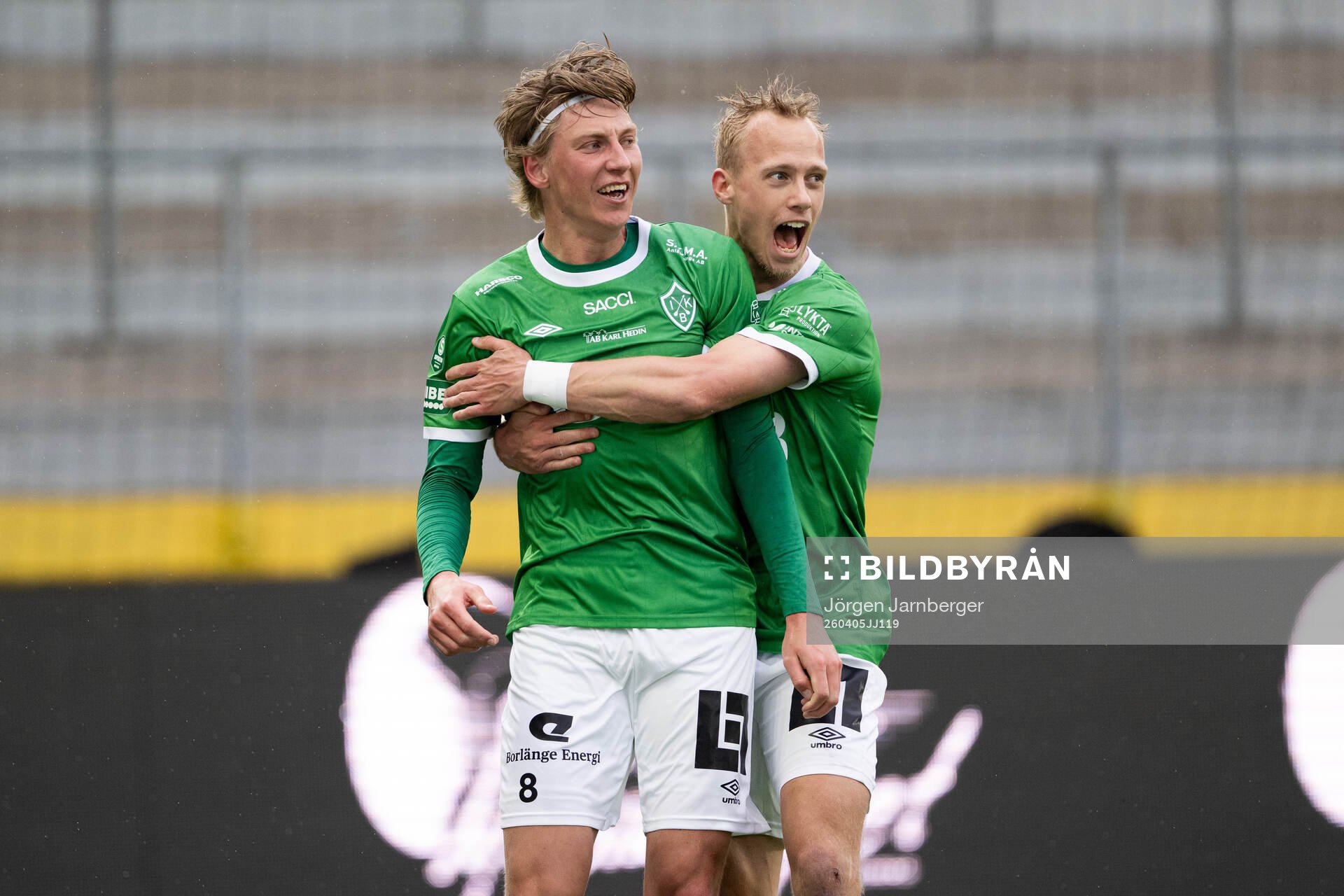 Brages Albin Sporrong jublar med Alex Mortensen