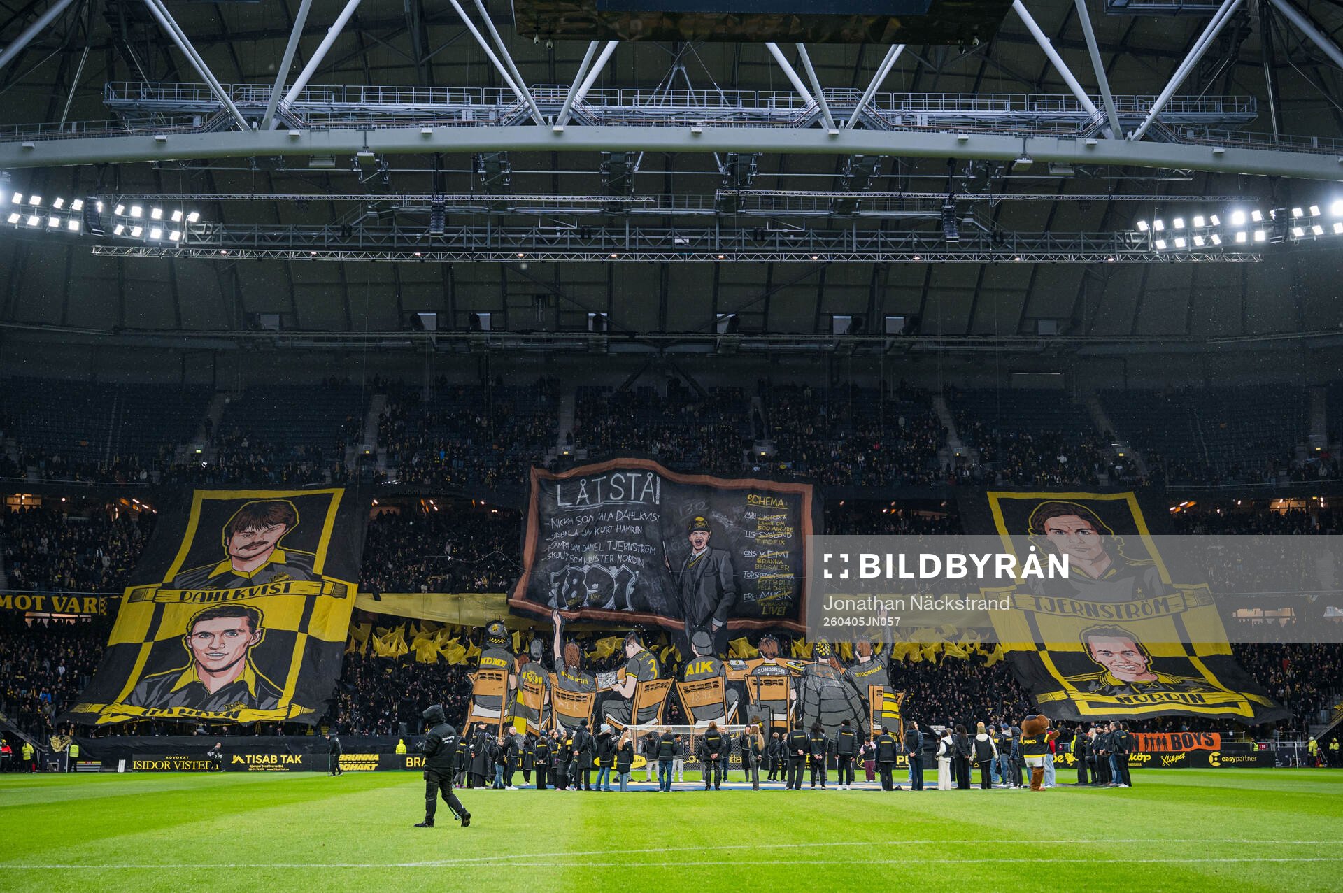 AIKs supportrar med ett tifo