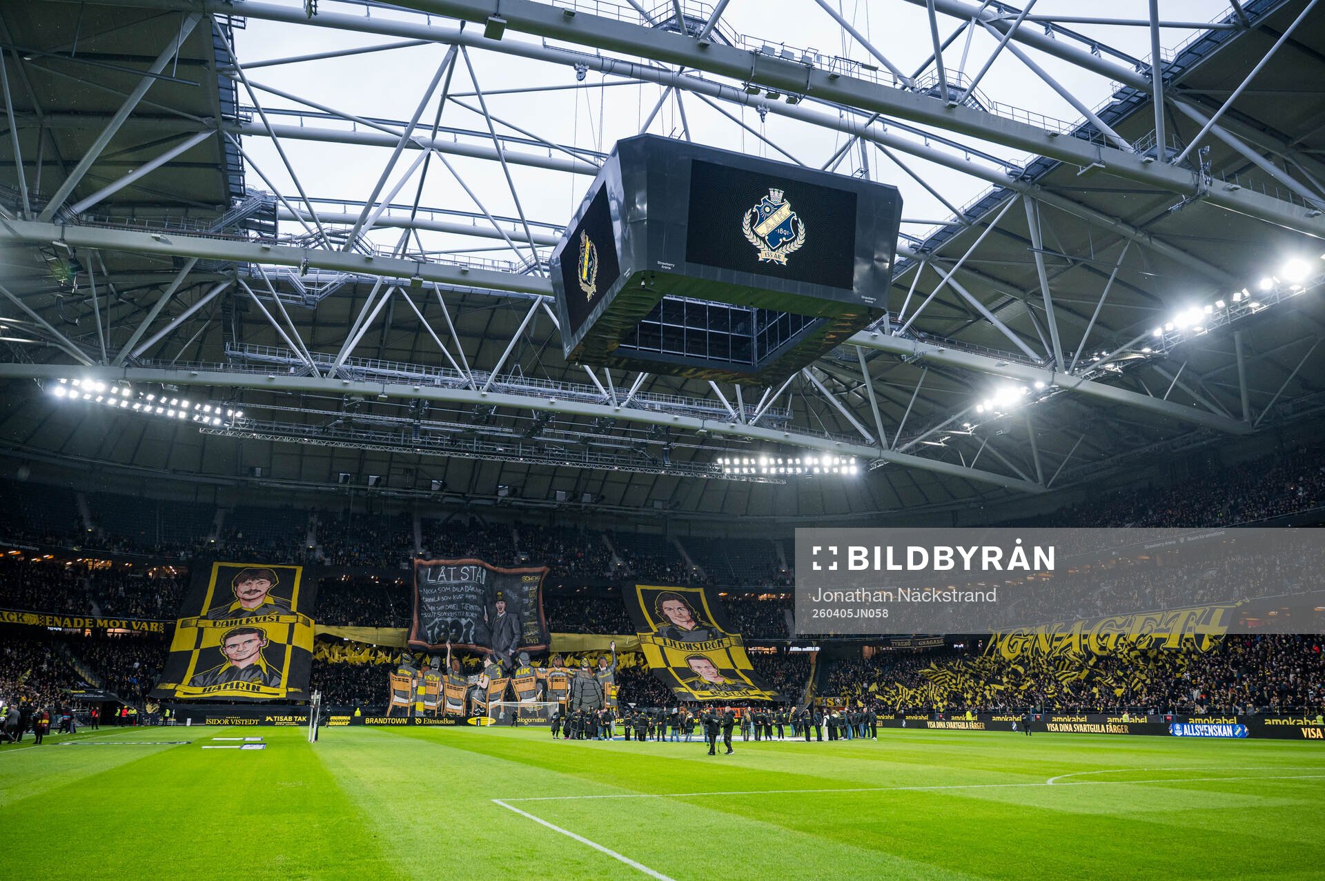 AIKs supportrar med ett tifo