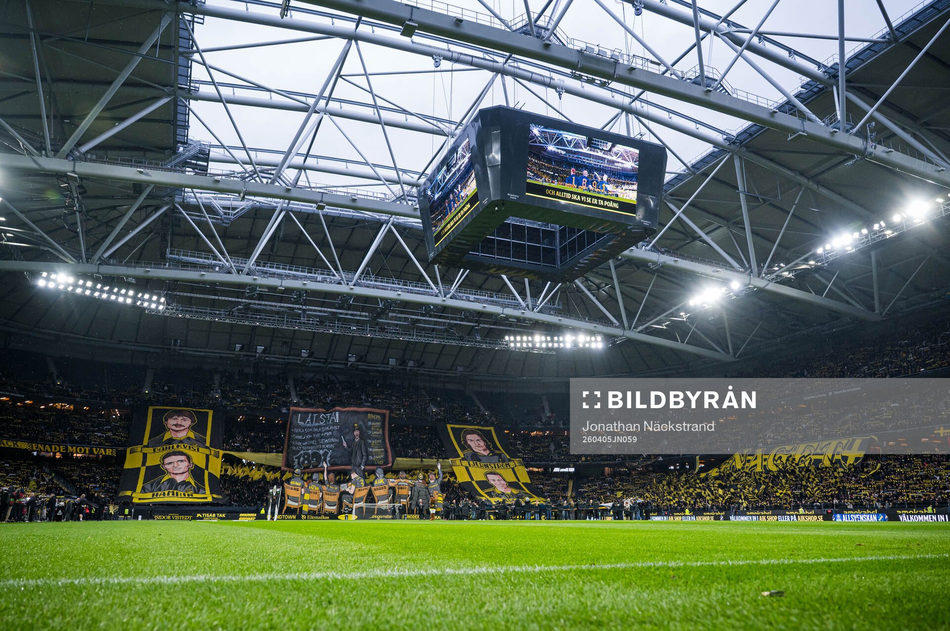 AIKs supportrar med ett tifo