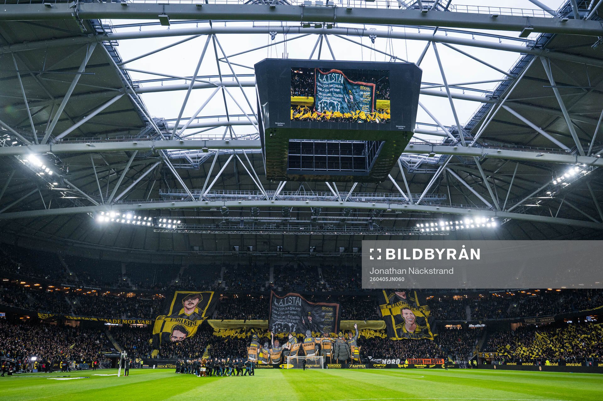 AIKs supportrar med ett tifo