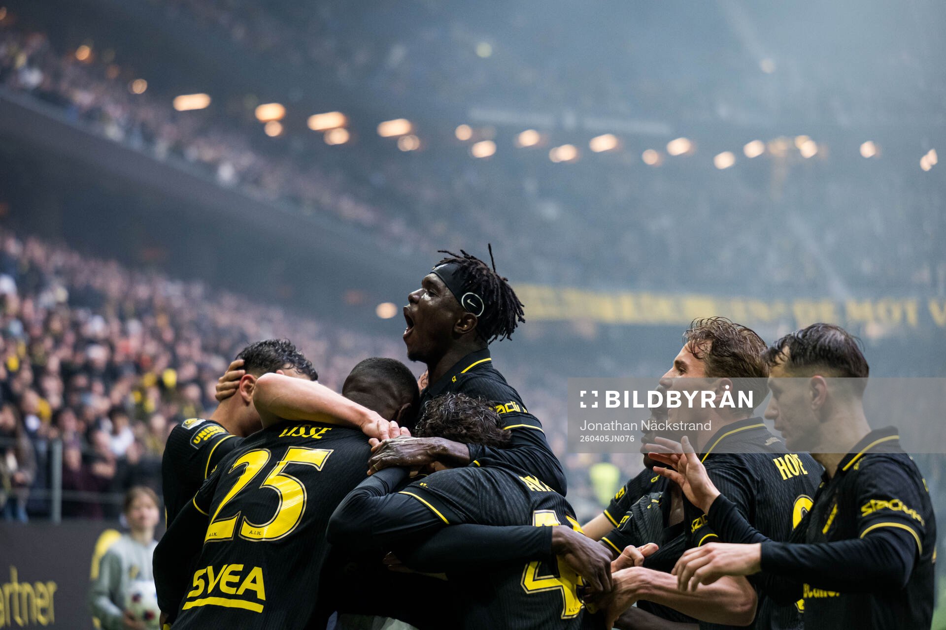 AIKs Ibrahim Cisse jublar med Taha Ayari, Zadok Yohanna,