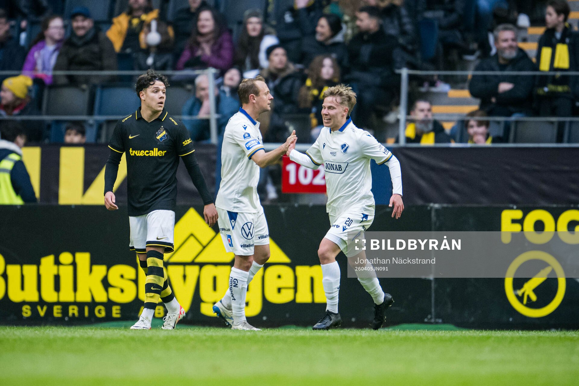 Halmstads Otso Liimatta jublar med Joel Allansson och AIKs
