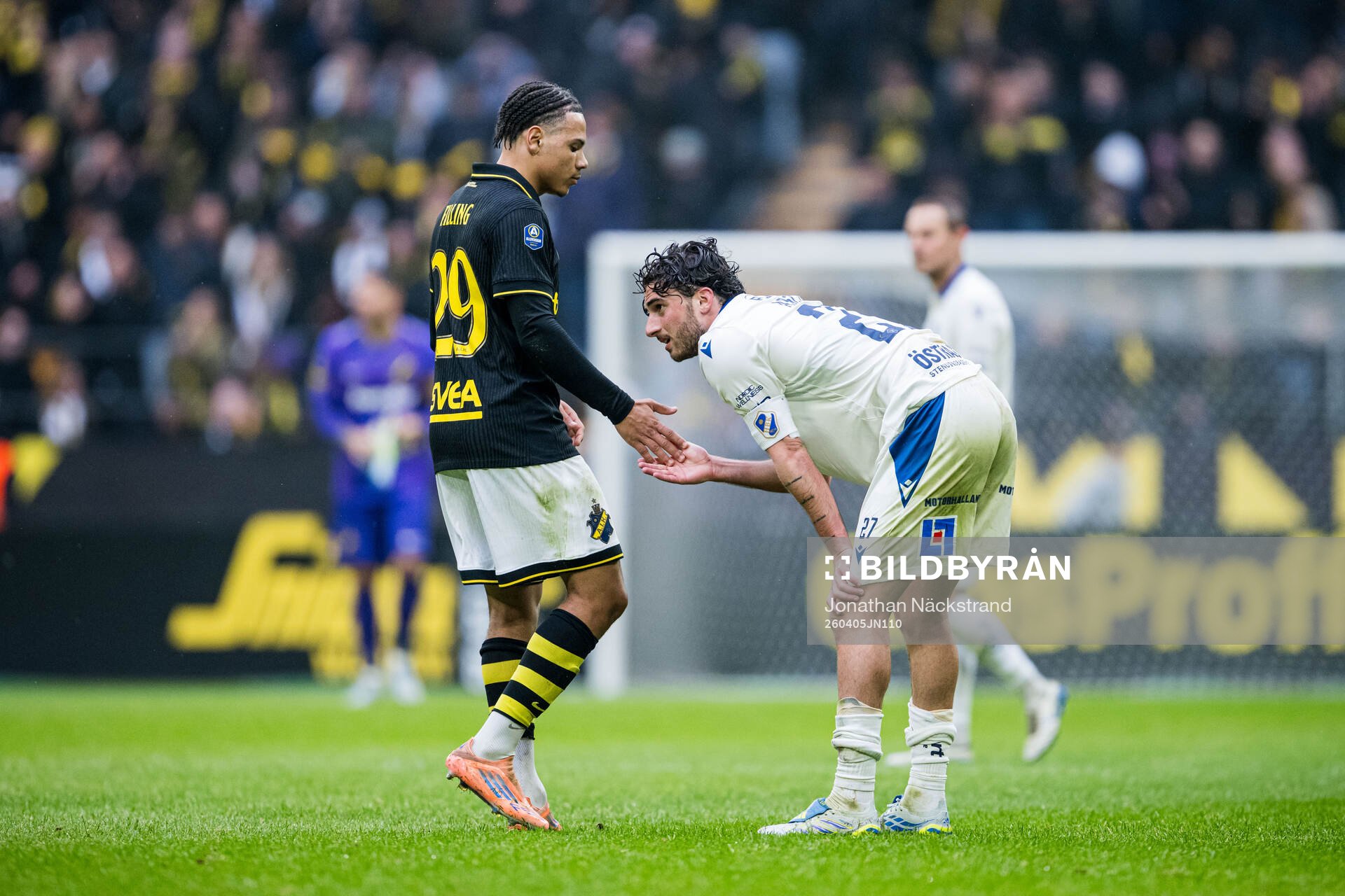 AIKs Kevin Filling och Halmstads Rocco Ascone