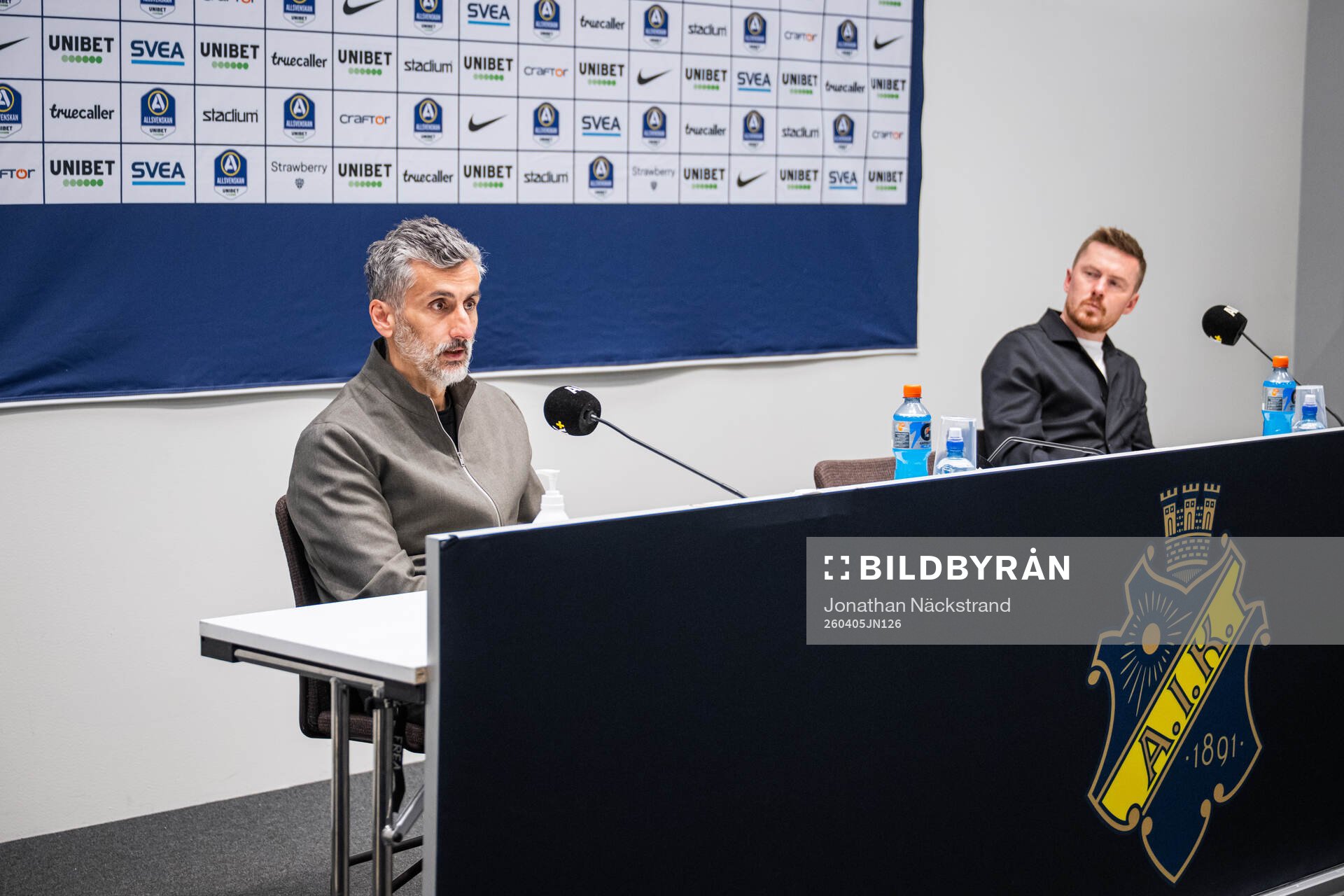 AIKs tränare José Riveiro och Halmstads tränare Johan