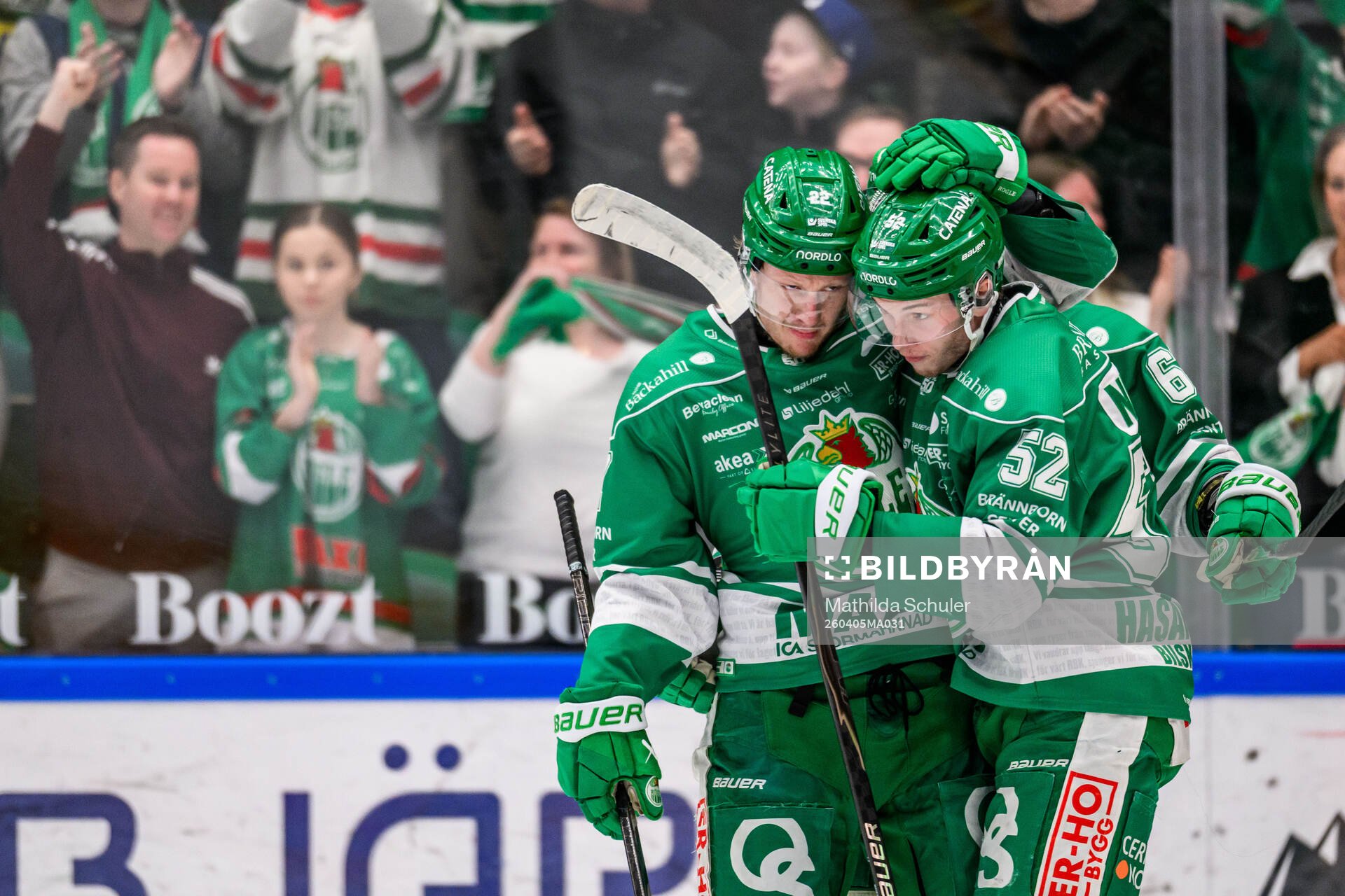 Rögles Fredrik Olofsson och Felix Nilsson jublar