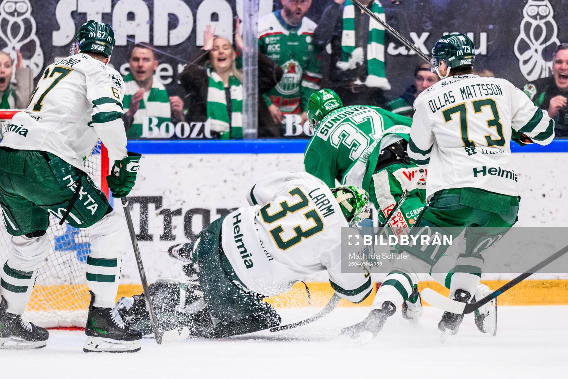 Färjestads målvakt Emil Larmi och Rögles Albin Sundsvik