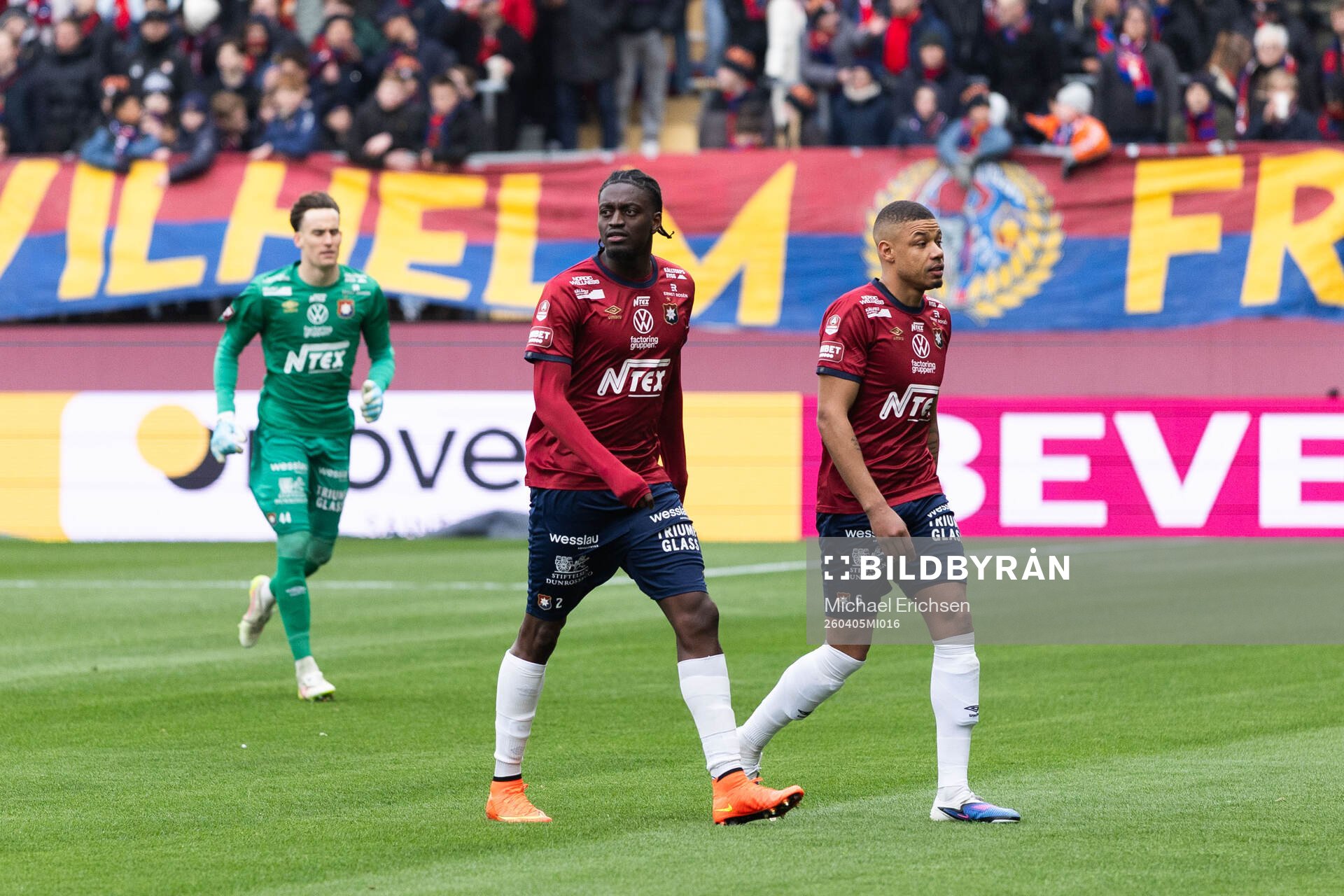 Örgrytes målvakt Hampus Gustafsson, Michael Parker och