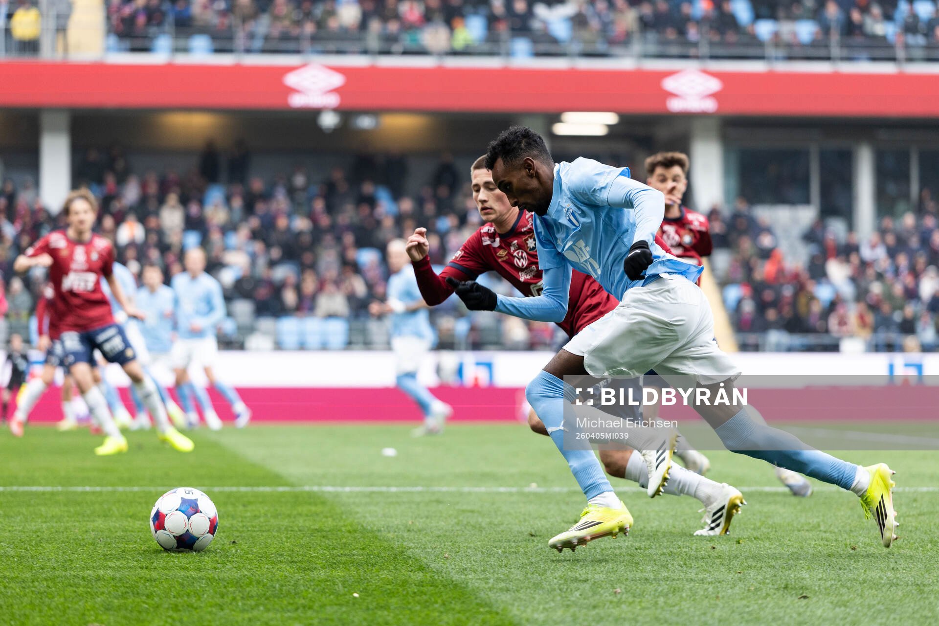 Malmö FFs Taha Ali och Örgrytes Benjamin Laturnus