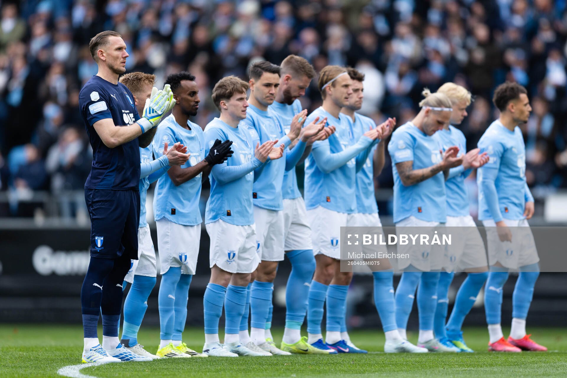 Malmö FFs spelare samlade för att hedra Åge Hareide