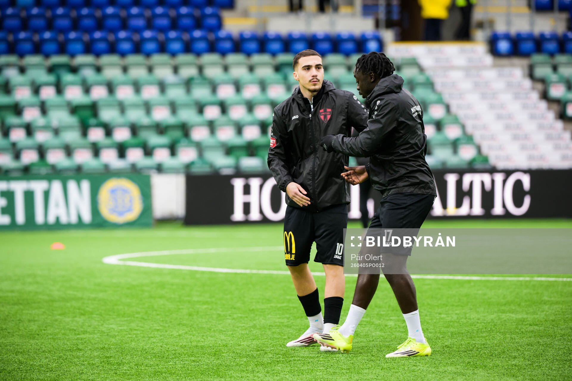 Nordic United FCs Lorent Mehmeti och Kalipha Jawla