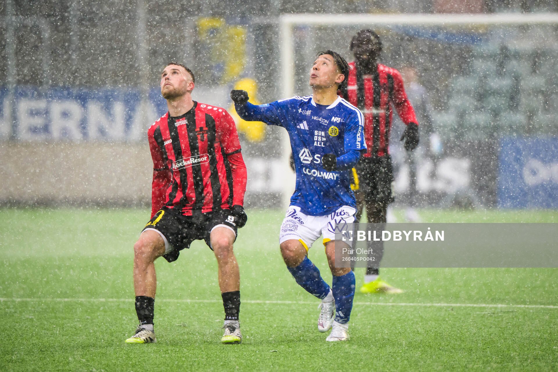 Nordic United FCs Teo Grönborg och GIF Sundsvalls Taiki
