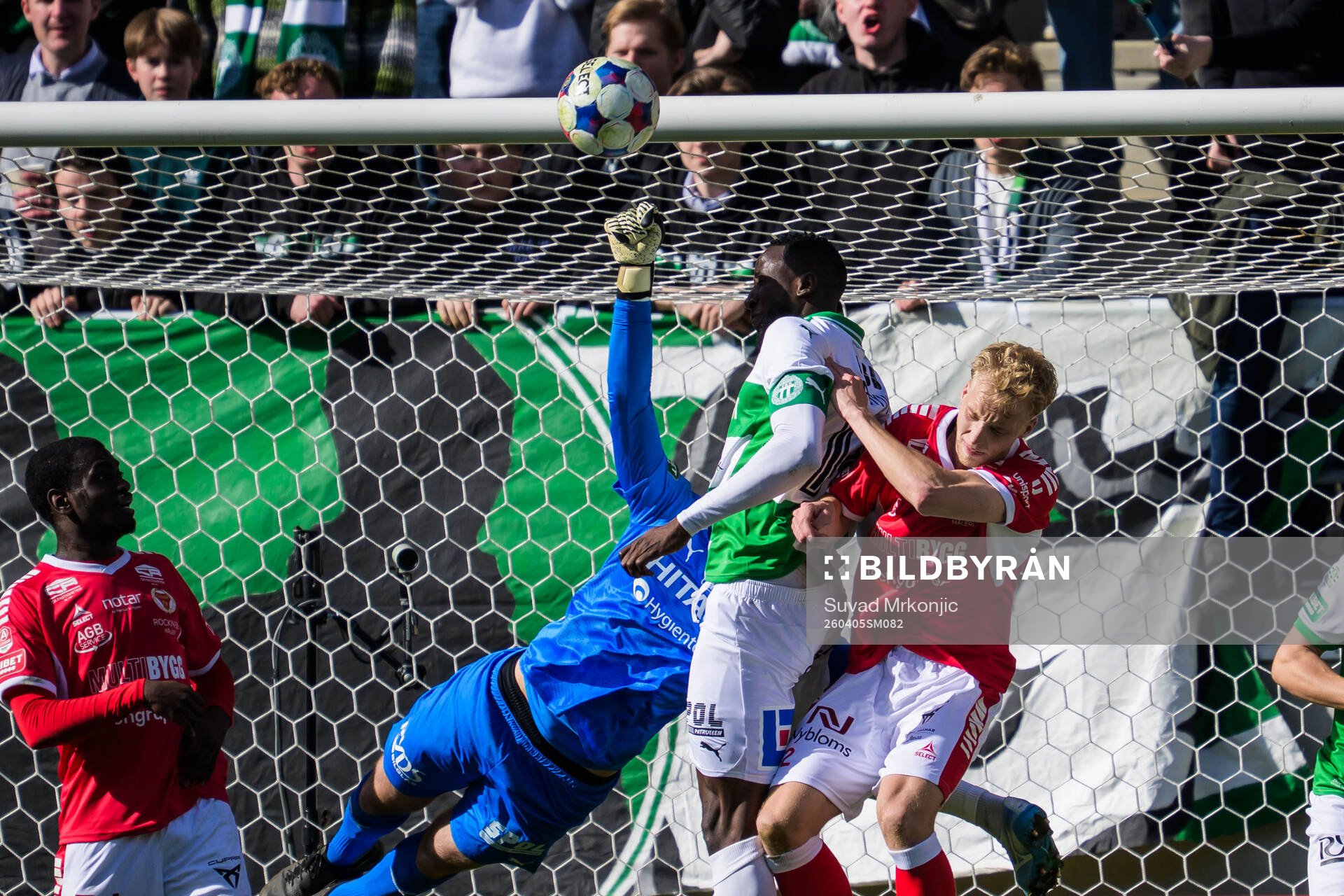 Västerås målvakt Elis Jäger och Frederic Nsabiyumva och