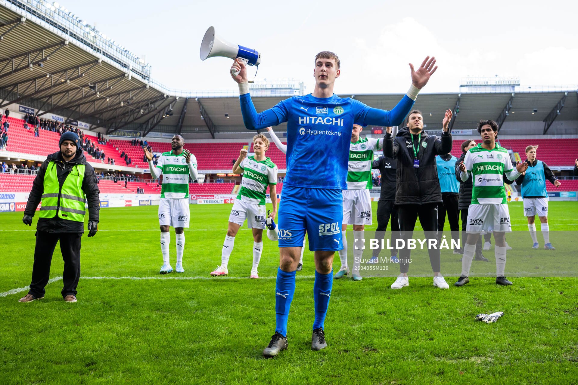 Västerås målvakt Elis Jäger jublar
