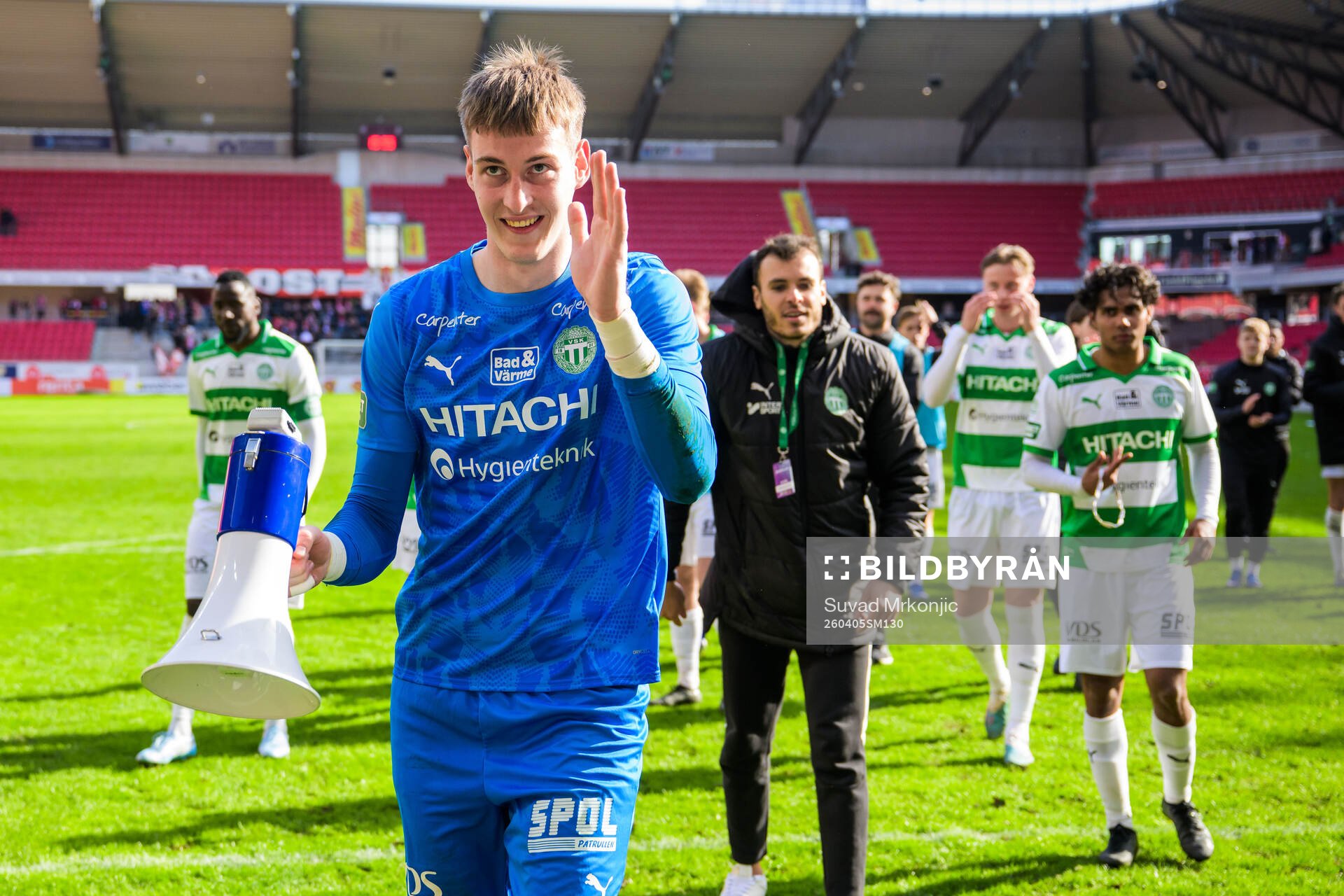 Västerås målvakt Elis Jäger jublar