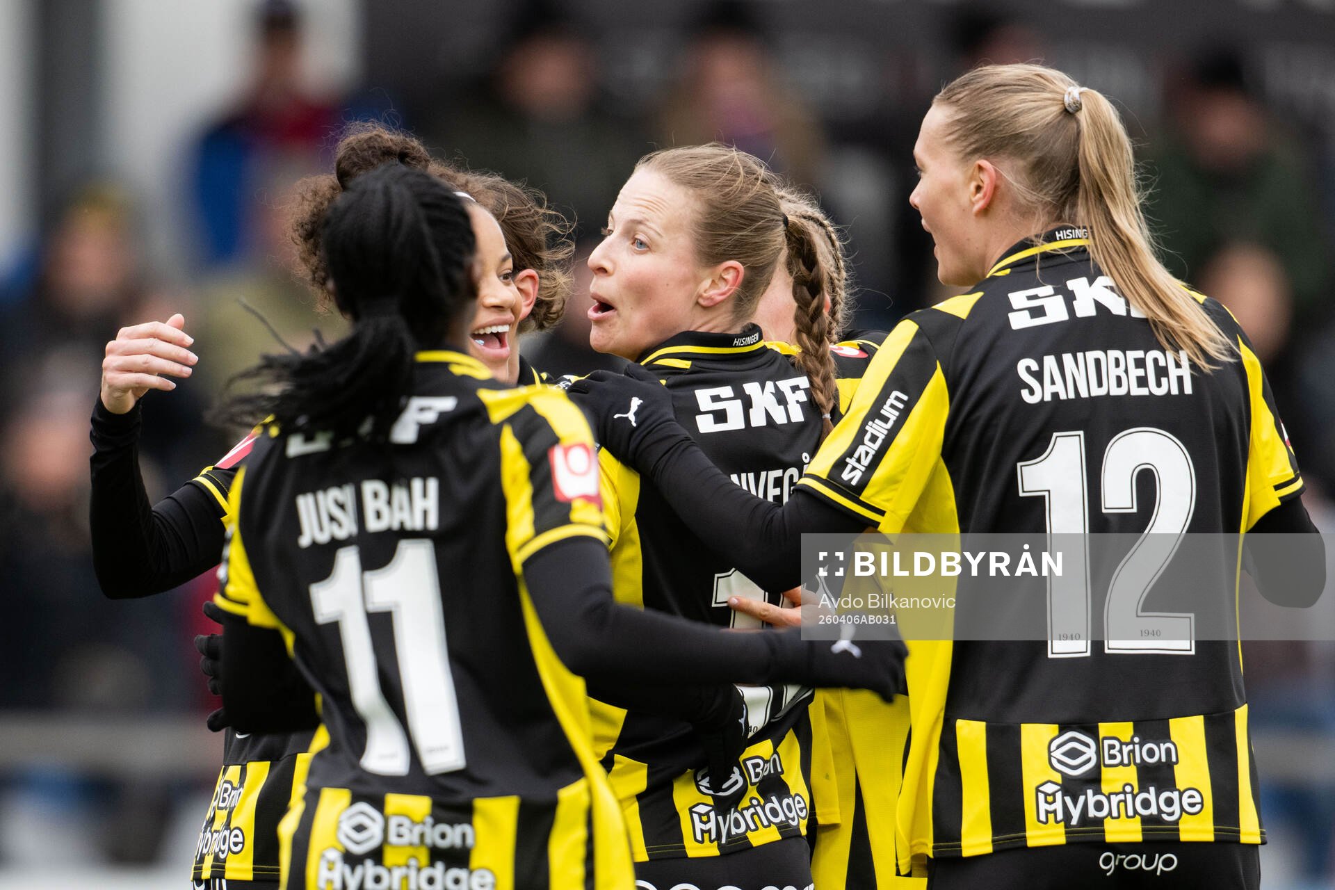 Häckens Anna Anvegård jublar med lagkamrater