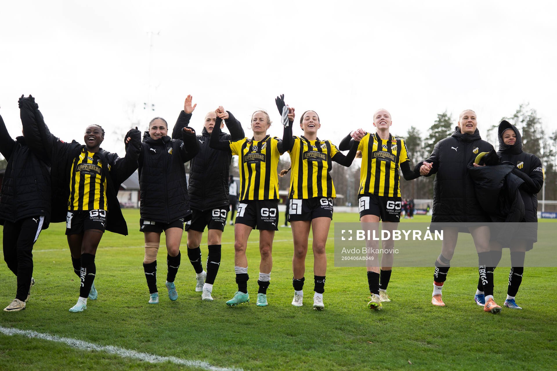 Häckens spelare jublar