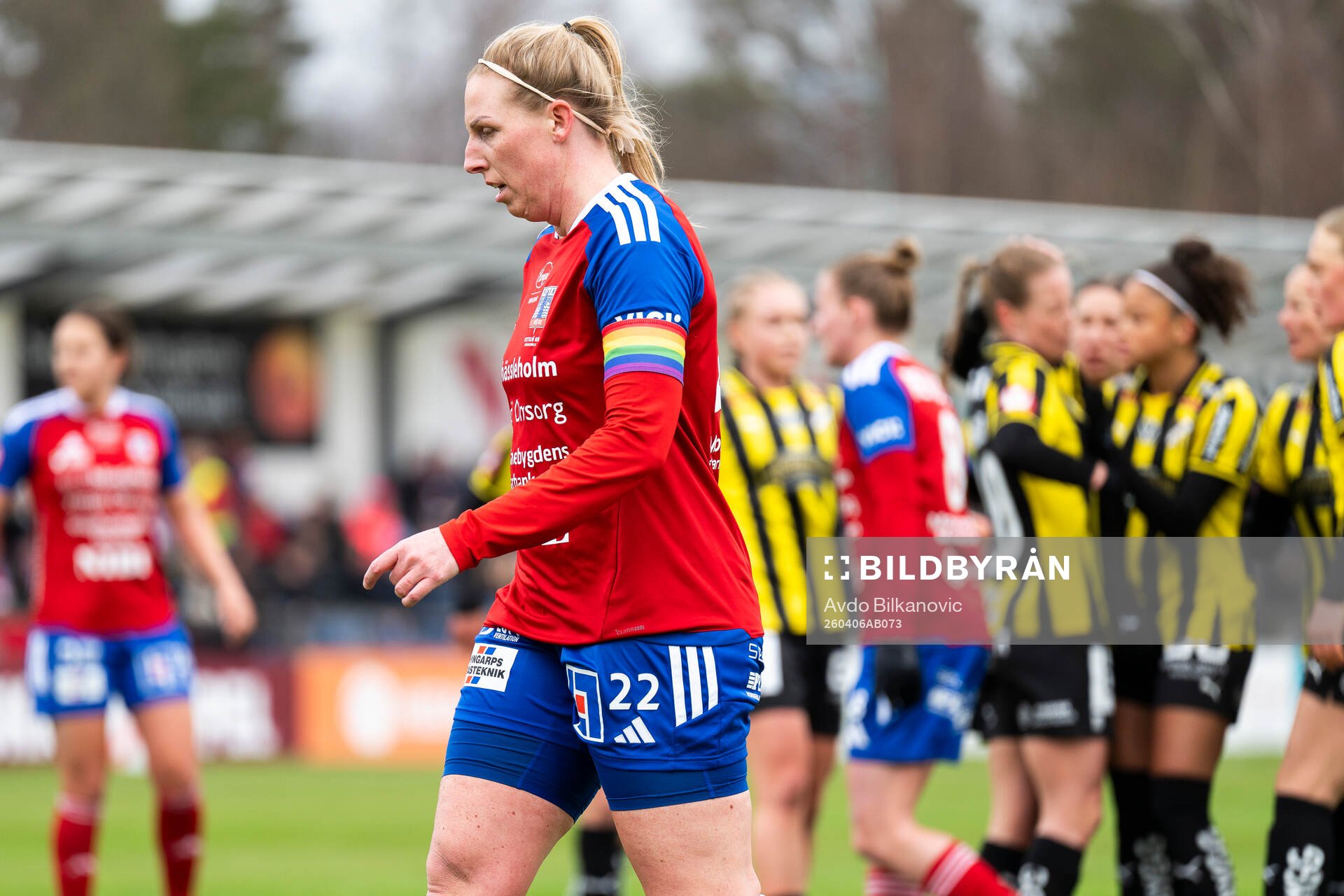 Vittsjös Sandra Lynn deppar medan Häckens spelare jublar