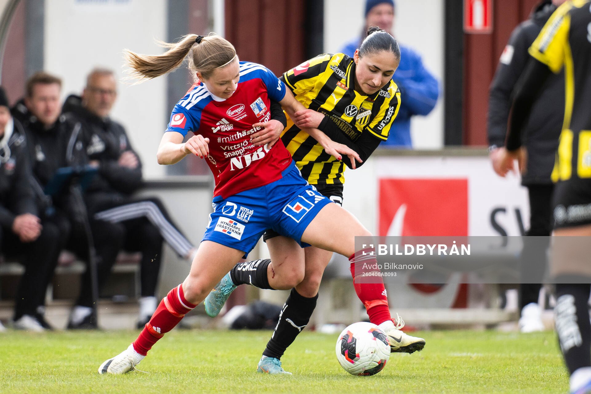 Vittsjös Amanda Altheden och Häckens Nesrin Akgun
