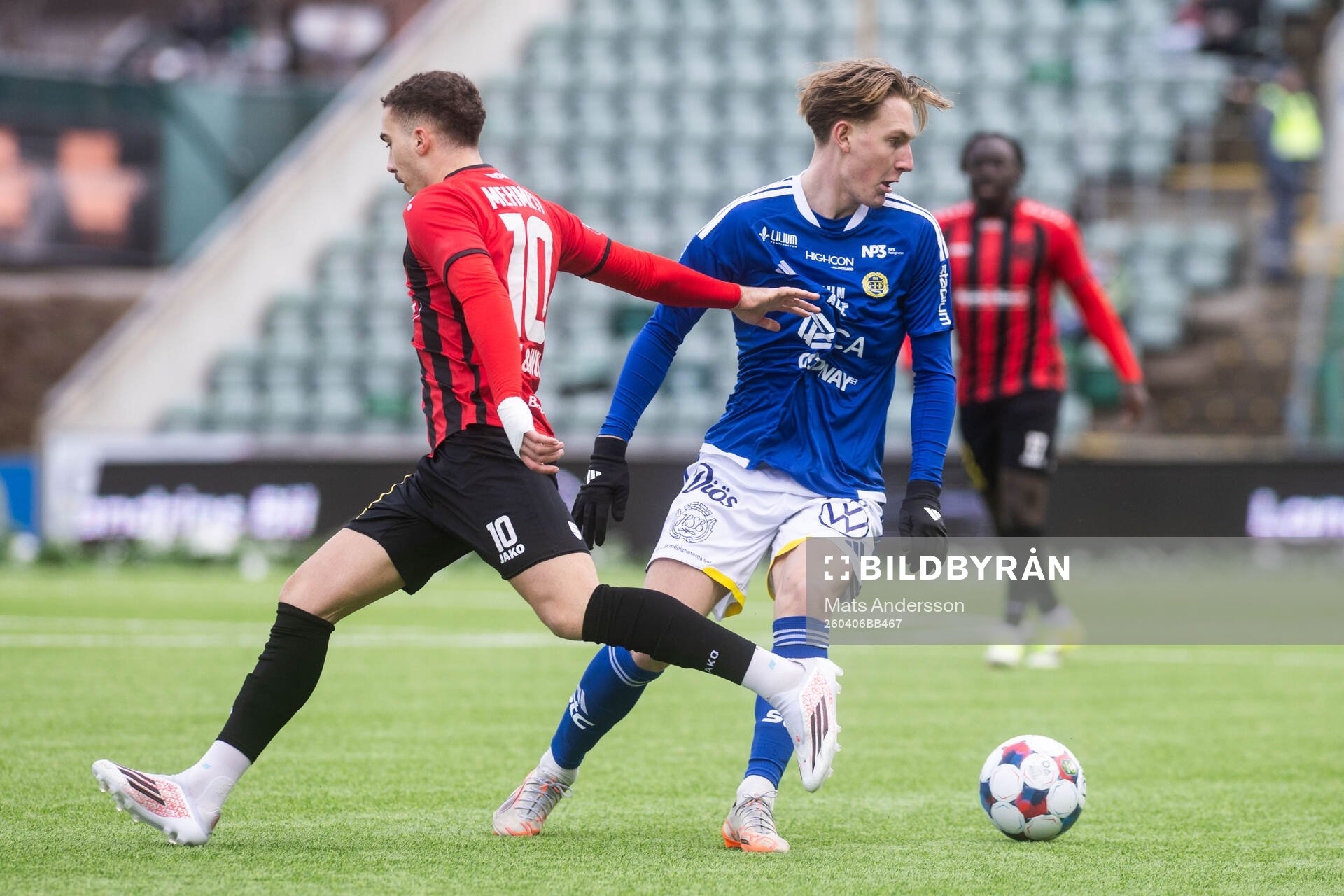 Nordic United FCs Lorent Mehmeti och GIF Sundsvalls Hugo