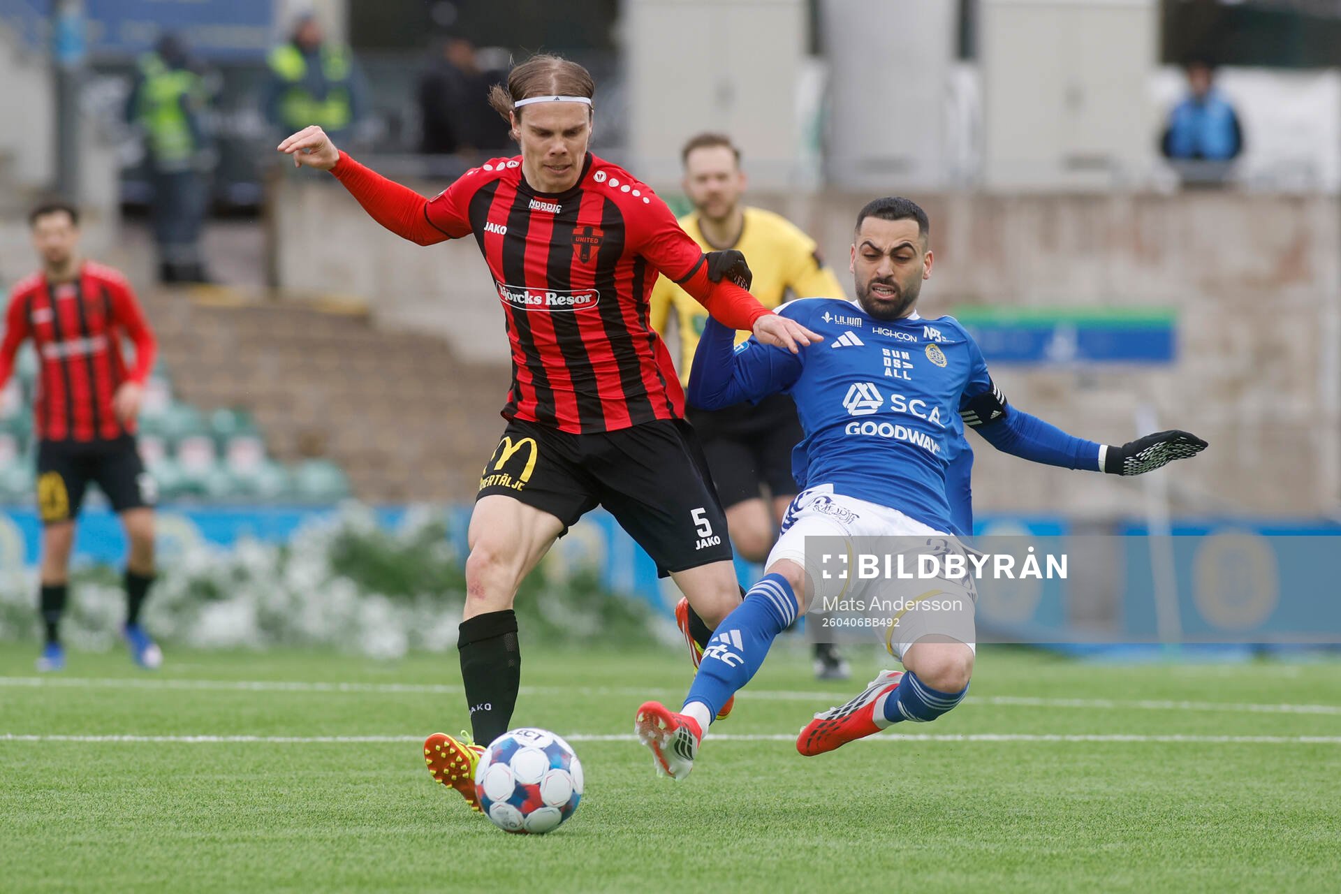 Nordic United FCs Elias Andersson och GIF Sundsvalls Marc