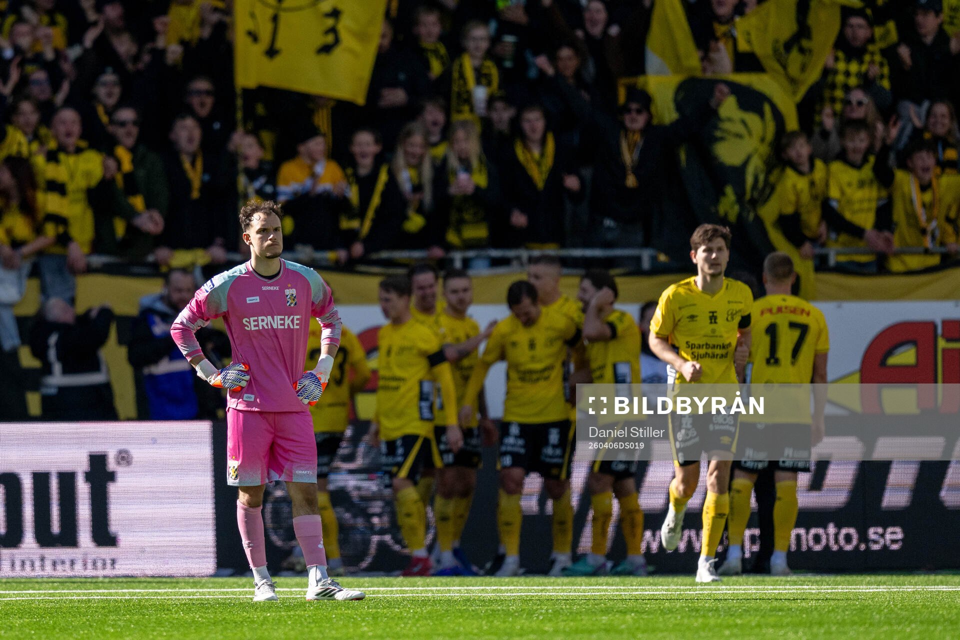 IFK Göteborgs målvakt Elis Bishesari deppar