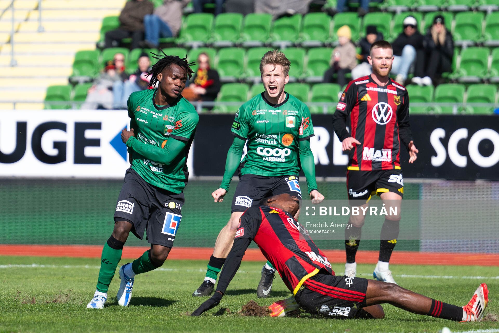 Varbergs Severin Nioule och Axel Vidjeskog jublar
