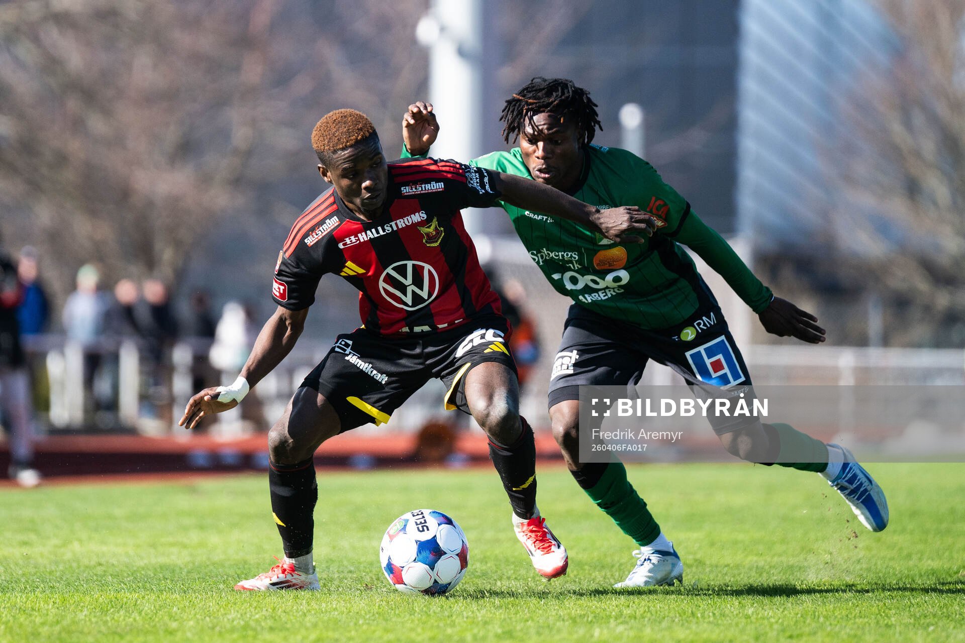 Östersunds Assiedou Yannick Armel Adjoumani och Varbergs