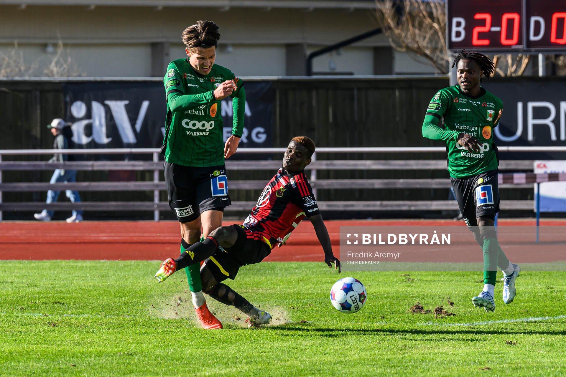 Varbergs Noah Johansson och Östersunds Assiedou Yannick
