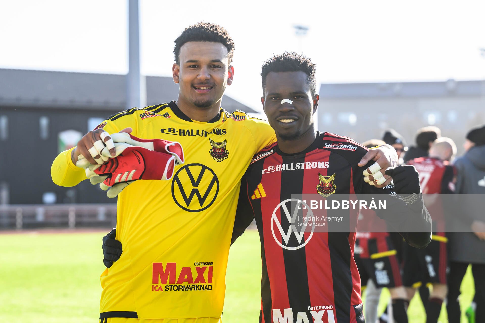 Östersunds målvakt Tyree Griffiths och Sunday Anyanwu