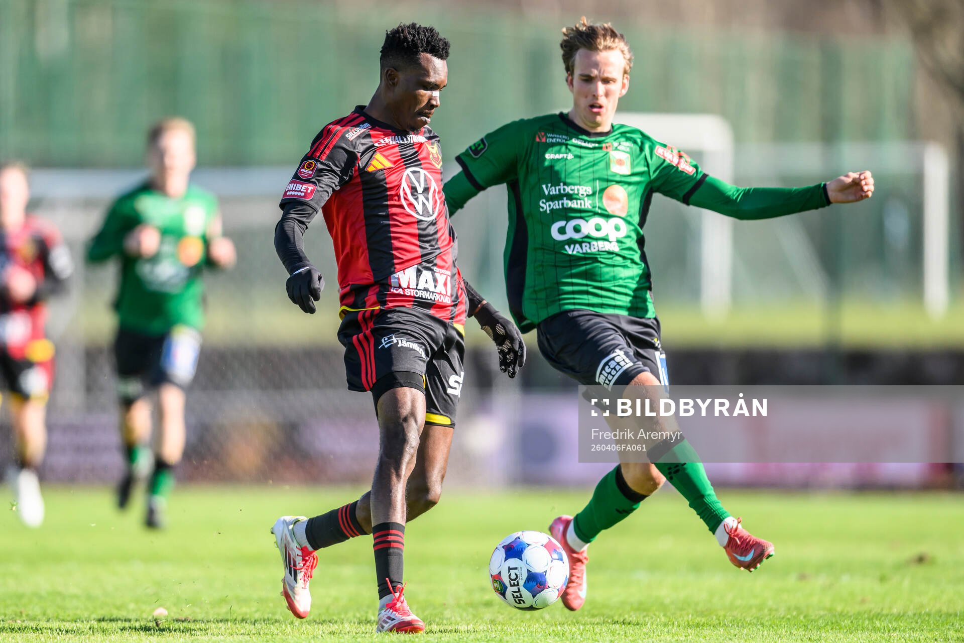 Östersunds Sunday Anyanwu och Varbergs Jonathan Nilsson