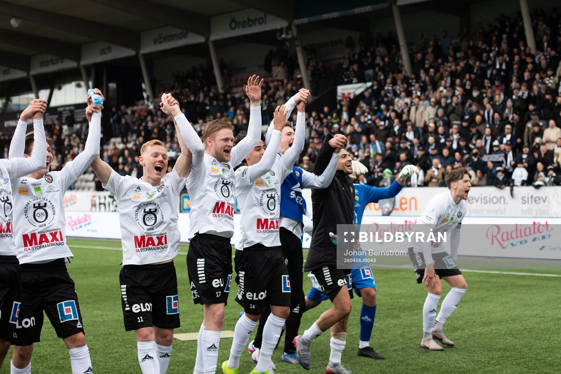 Örebros spelare jublar