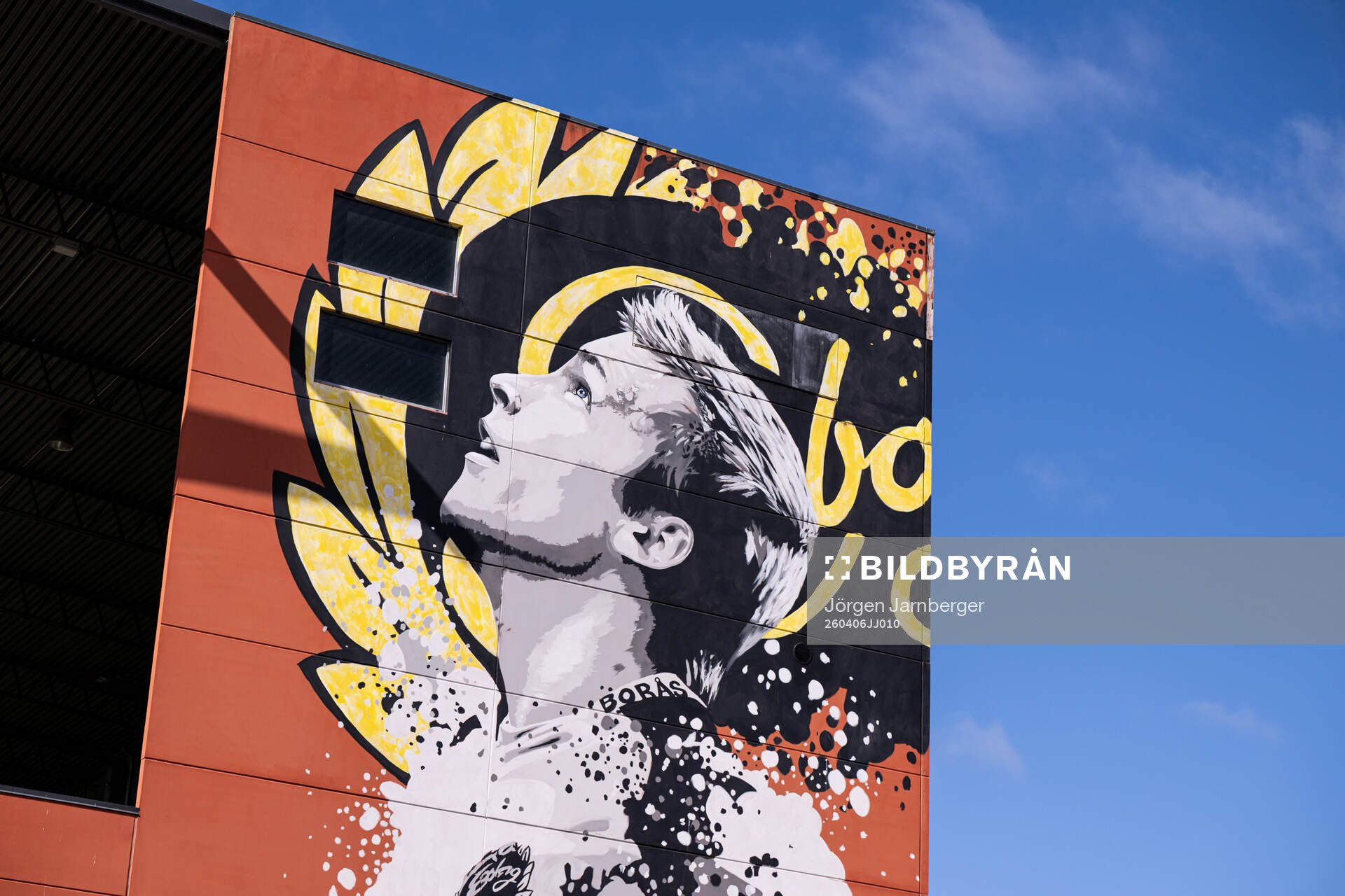 Borås Arena exteriört med muralmålning på Anders