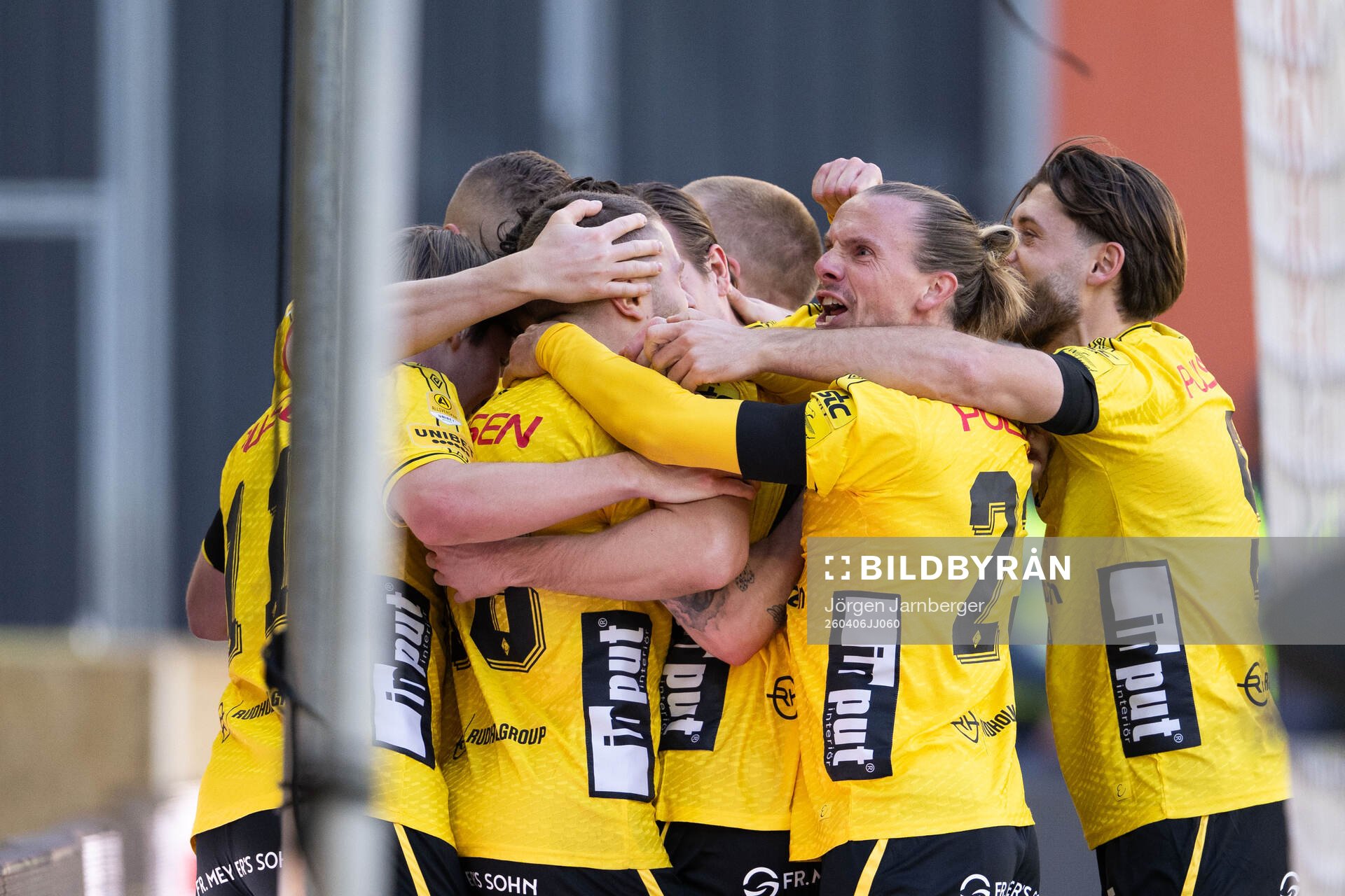 Elfsborgs Julius Magnusson jublar med lagkamrater