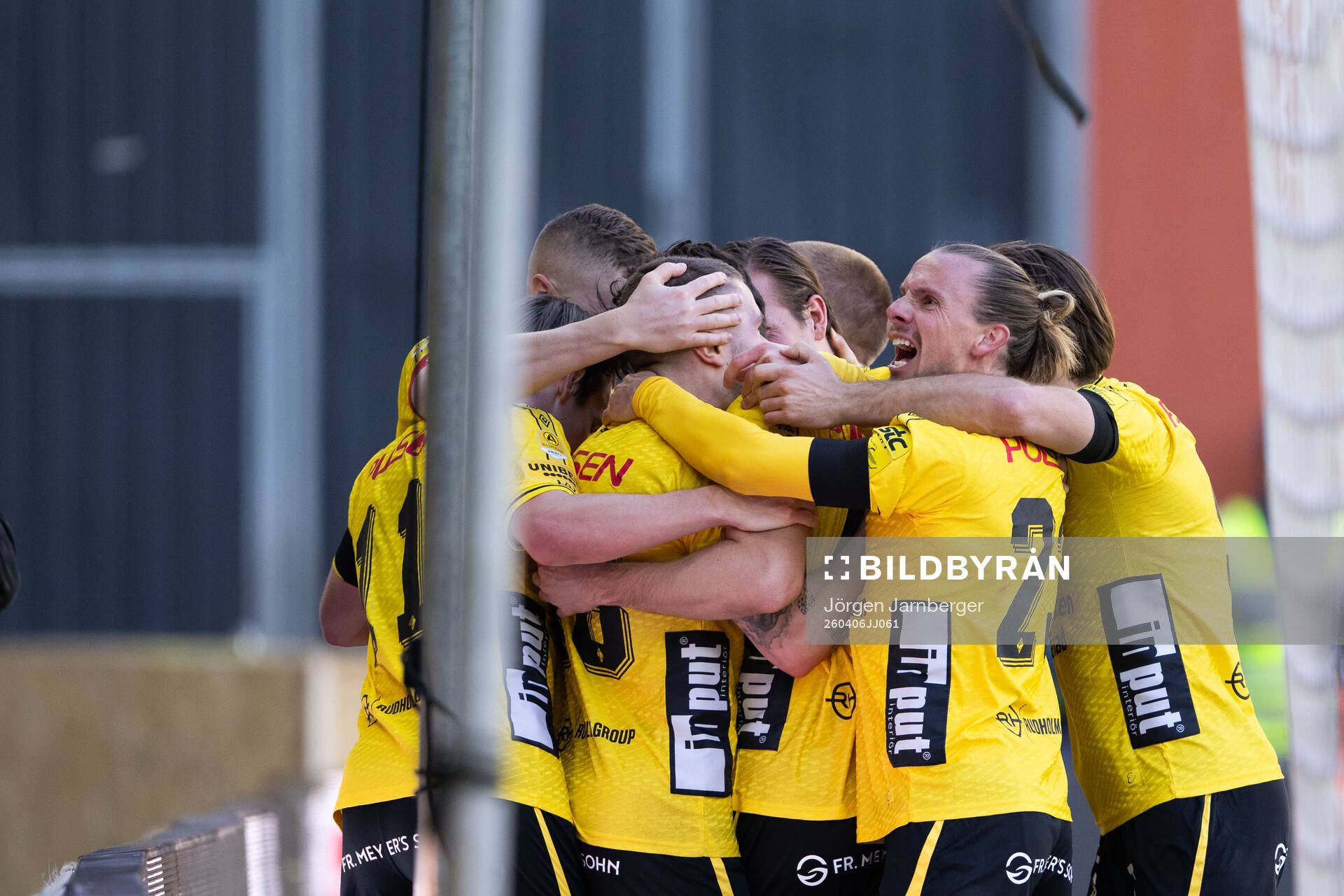 Elfsborgs Julius Magnusson jublar med lagkamrater