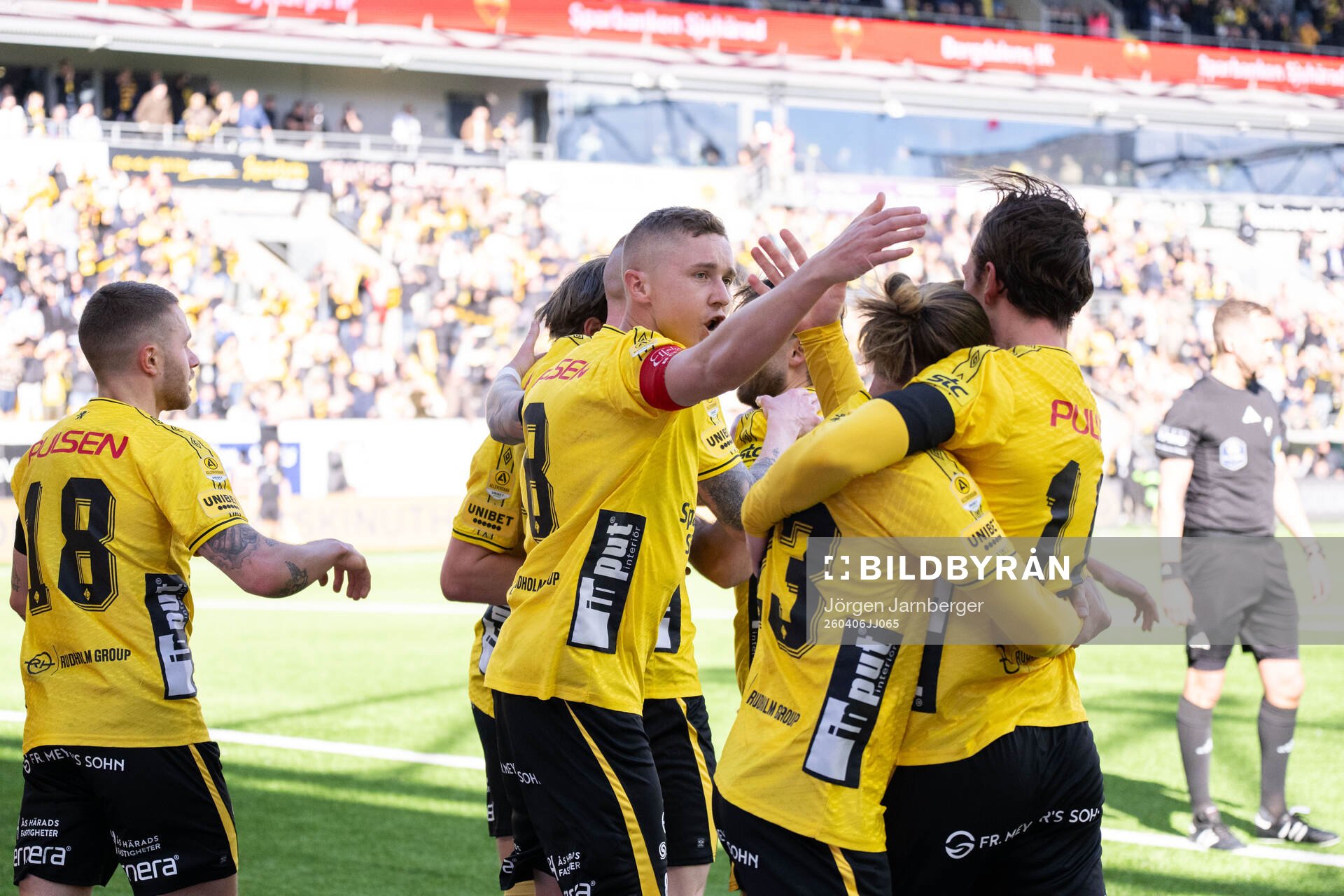 Elfsborgs Taylor Silverholt jublar med Sebastian Holmén