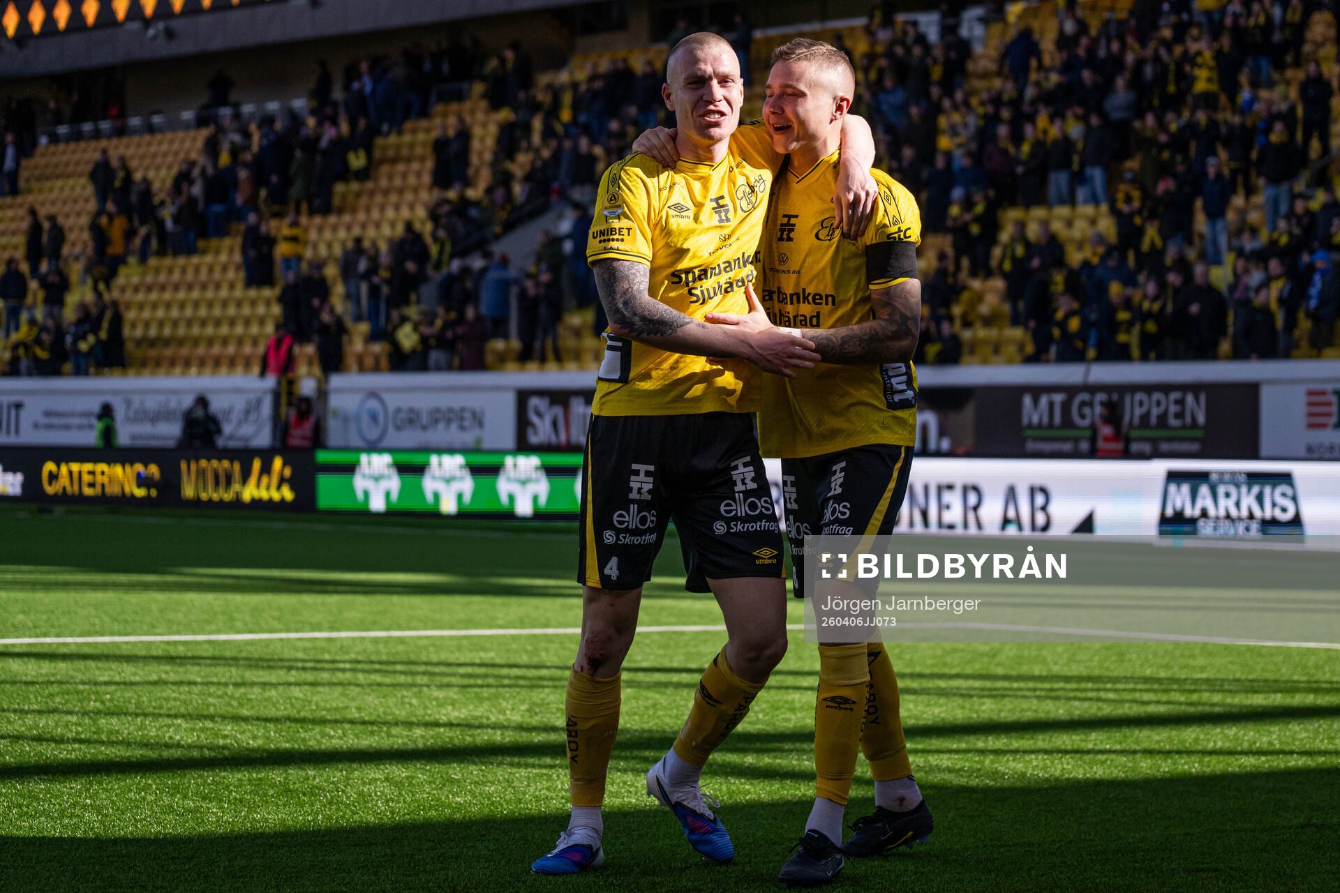 Elfsborgs Thomas Isherwood och Sebastian Holmén jublar