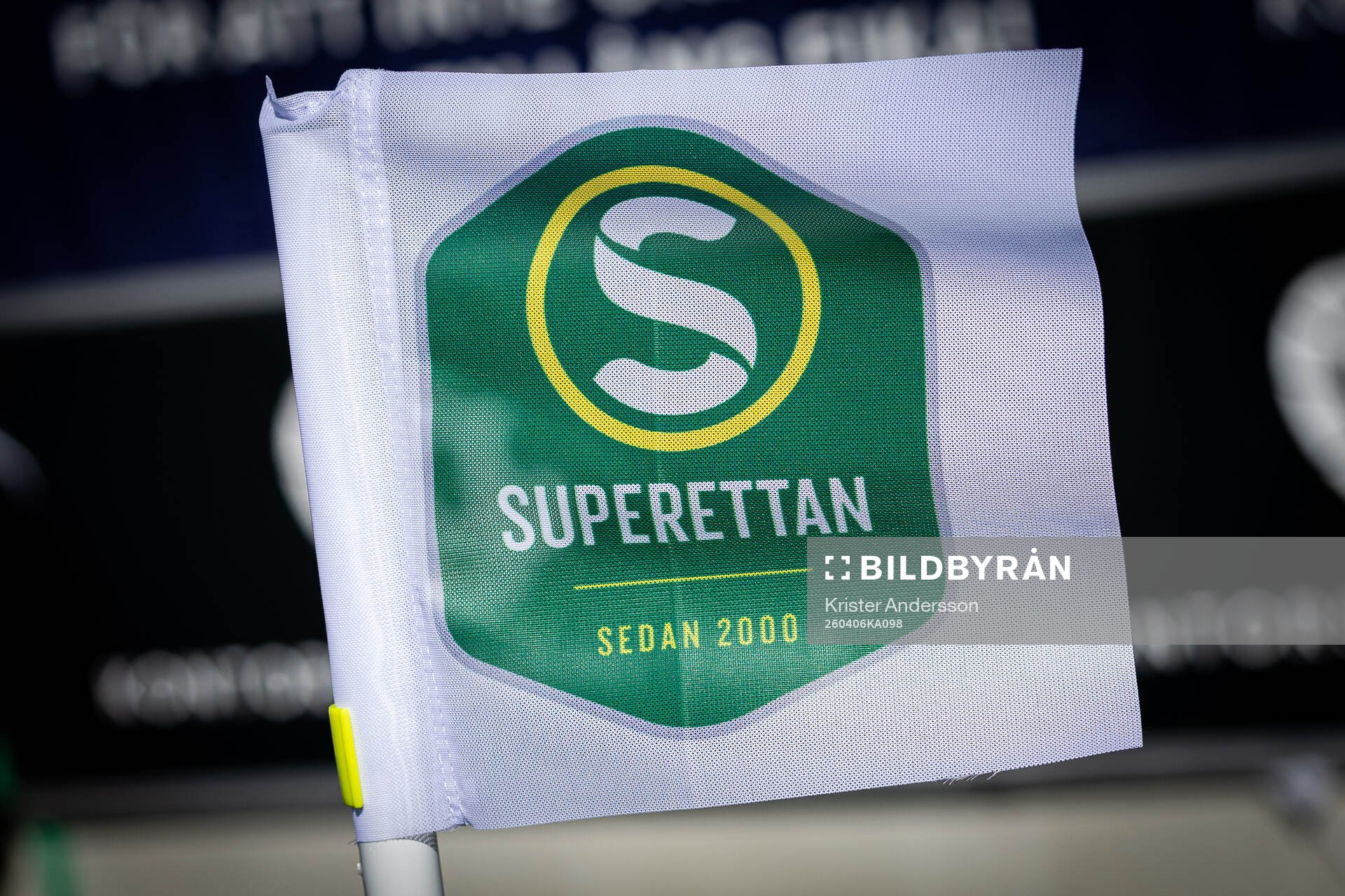 Flagga med superettan