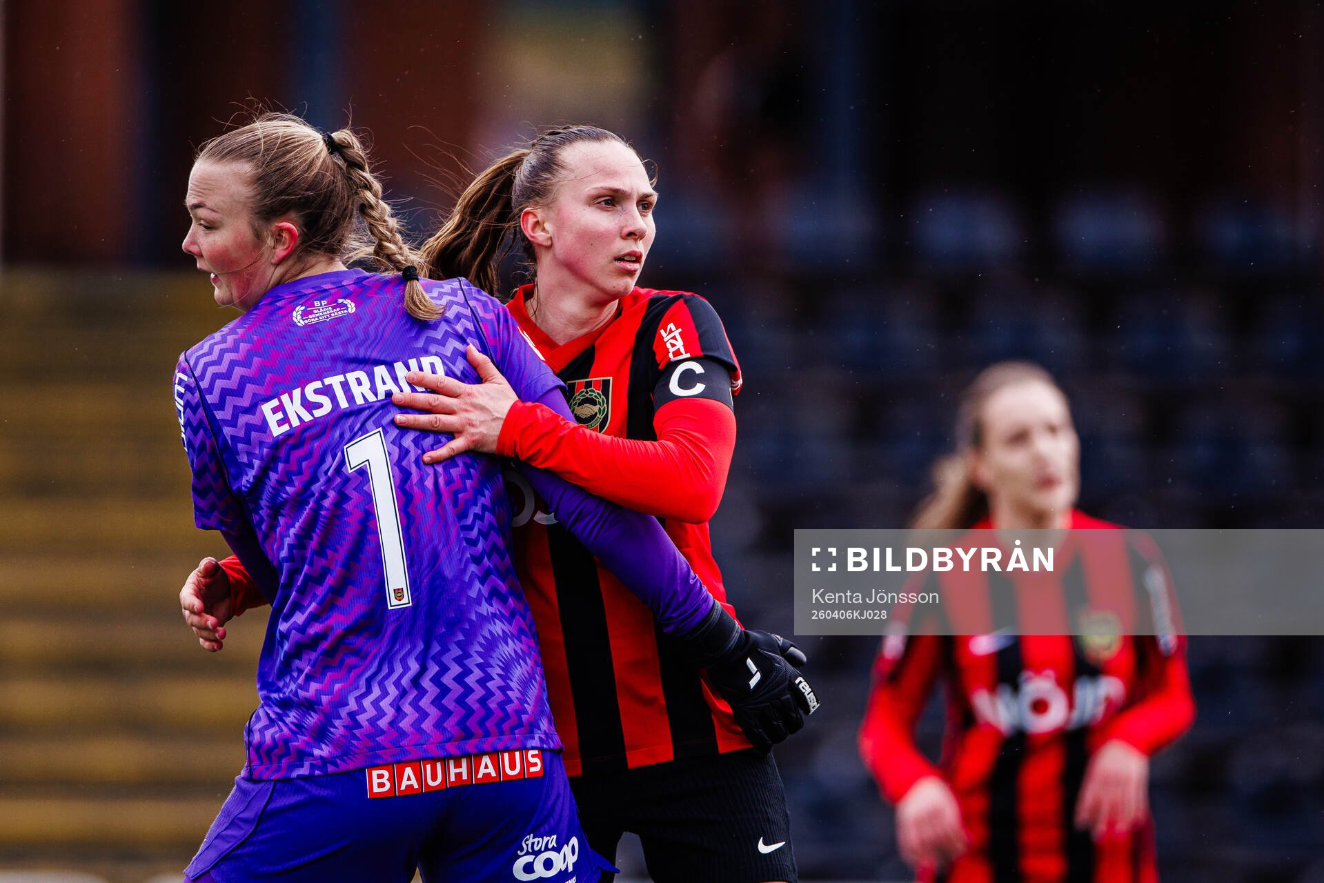 Brommapojkarnas målvakt Clara Ekstrand och Brommapojkarnas