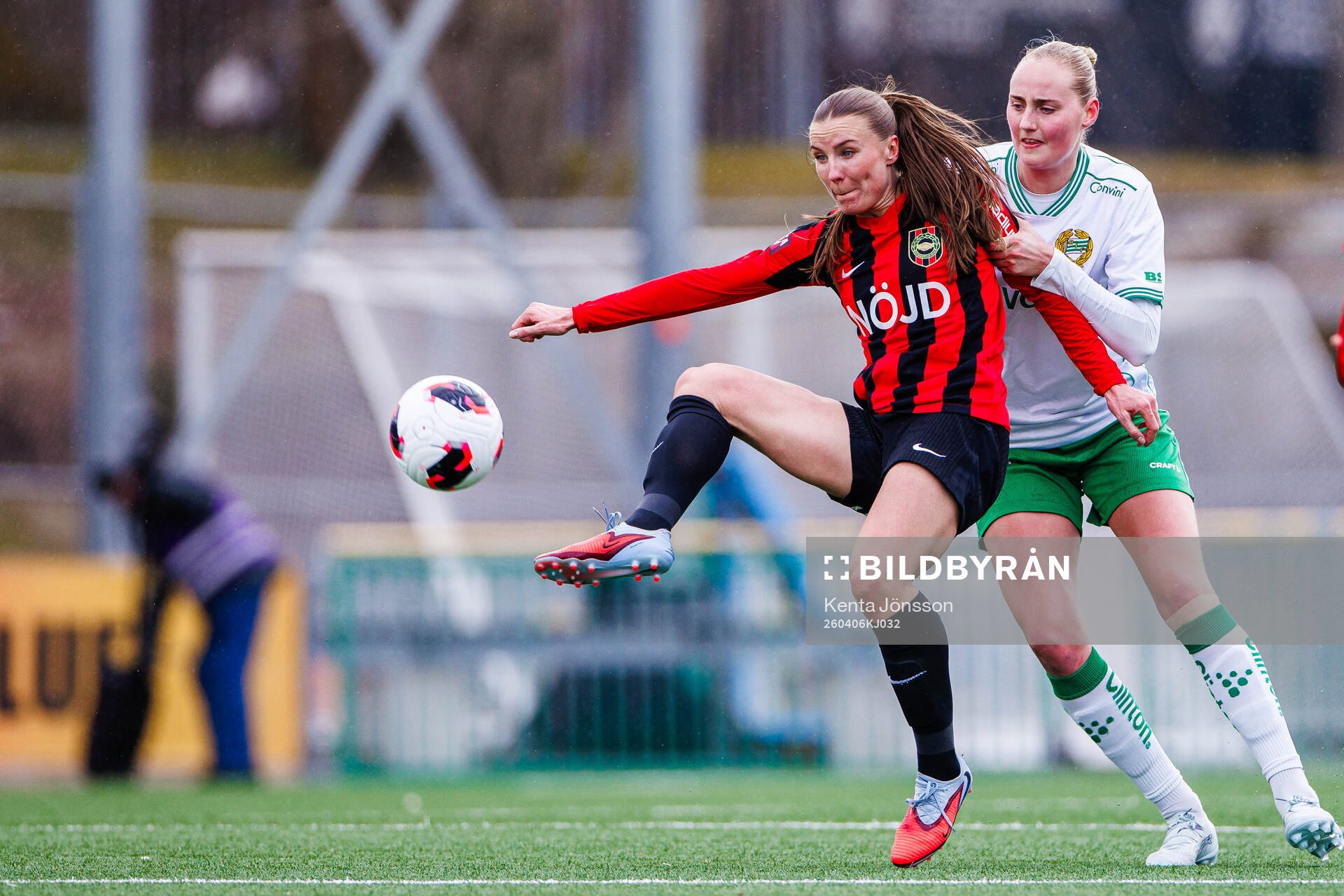 Brommapojkarnas Louise Lillbäck och Hammarbys Emilie