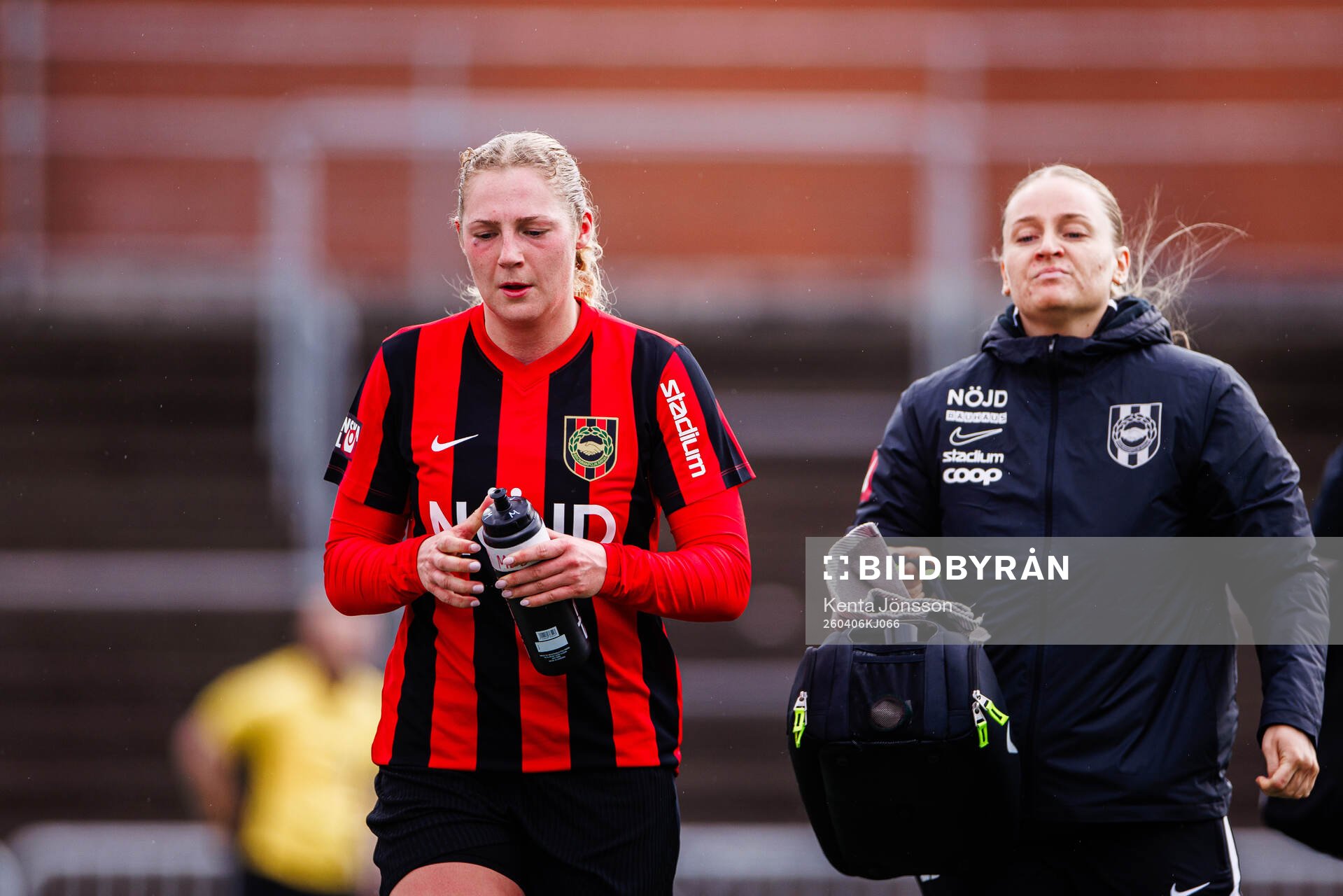 Brommapojkarnas Julia Laukström har ont