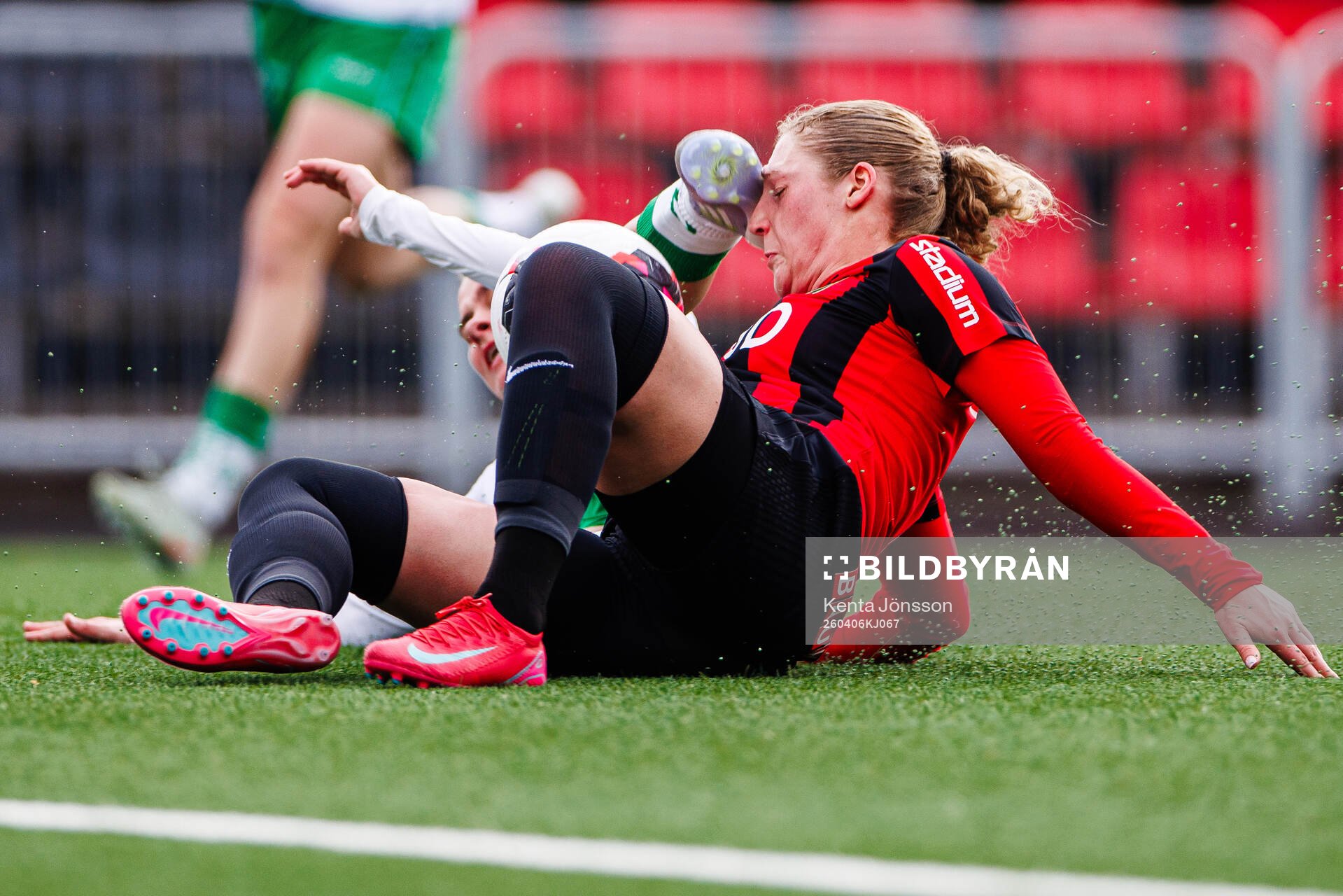 Hammarbys Mari Nyhagen och Brommapojkarnas Julia Laukström