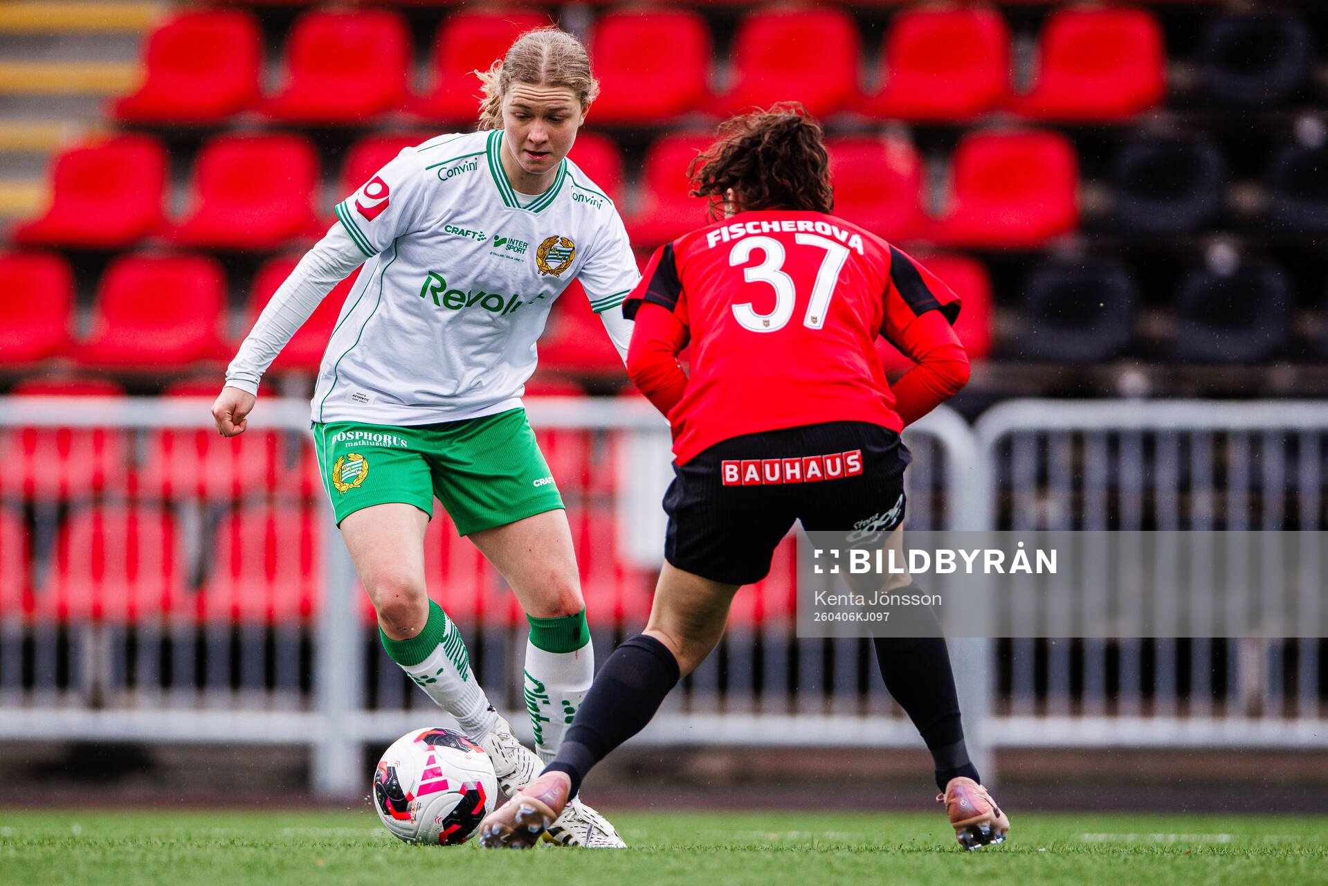 Hammarbys Hannah Sjödahl och Brommapojkarnas Patricia