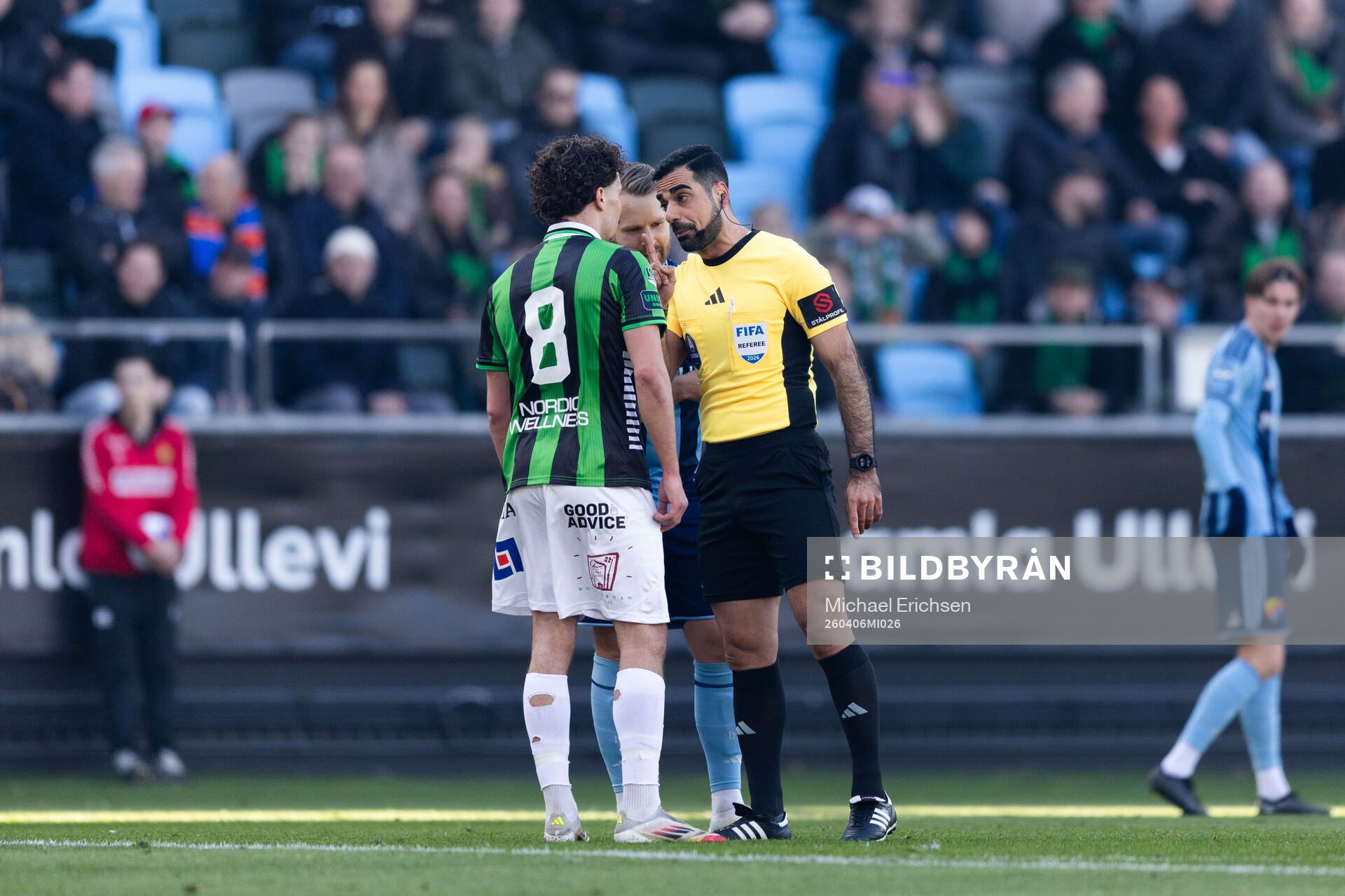 GAIS William Milovanovic  i diskussion med domare Mohammed