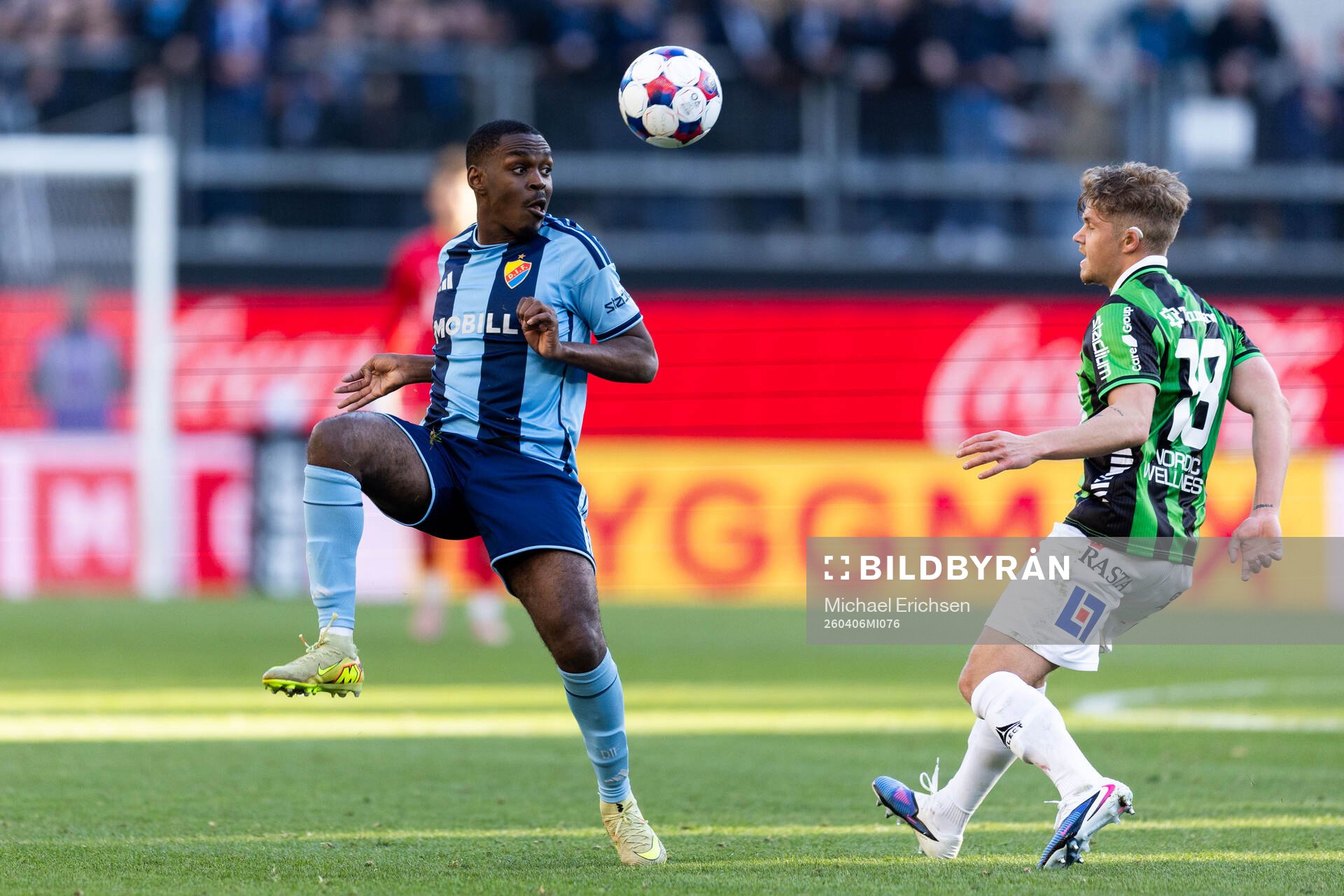 Djurgårdens Joel Asoro och GAIS Kevin Holmen