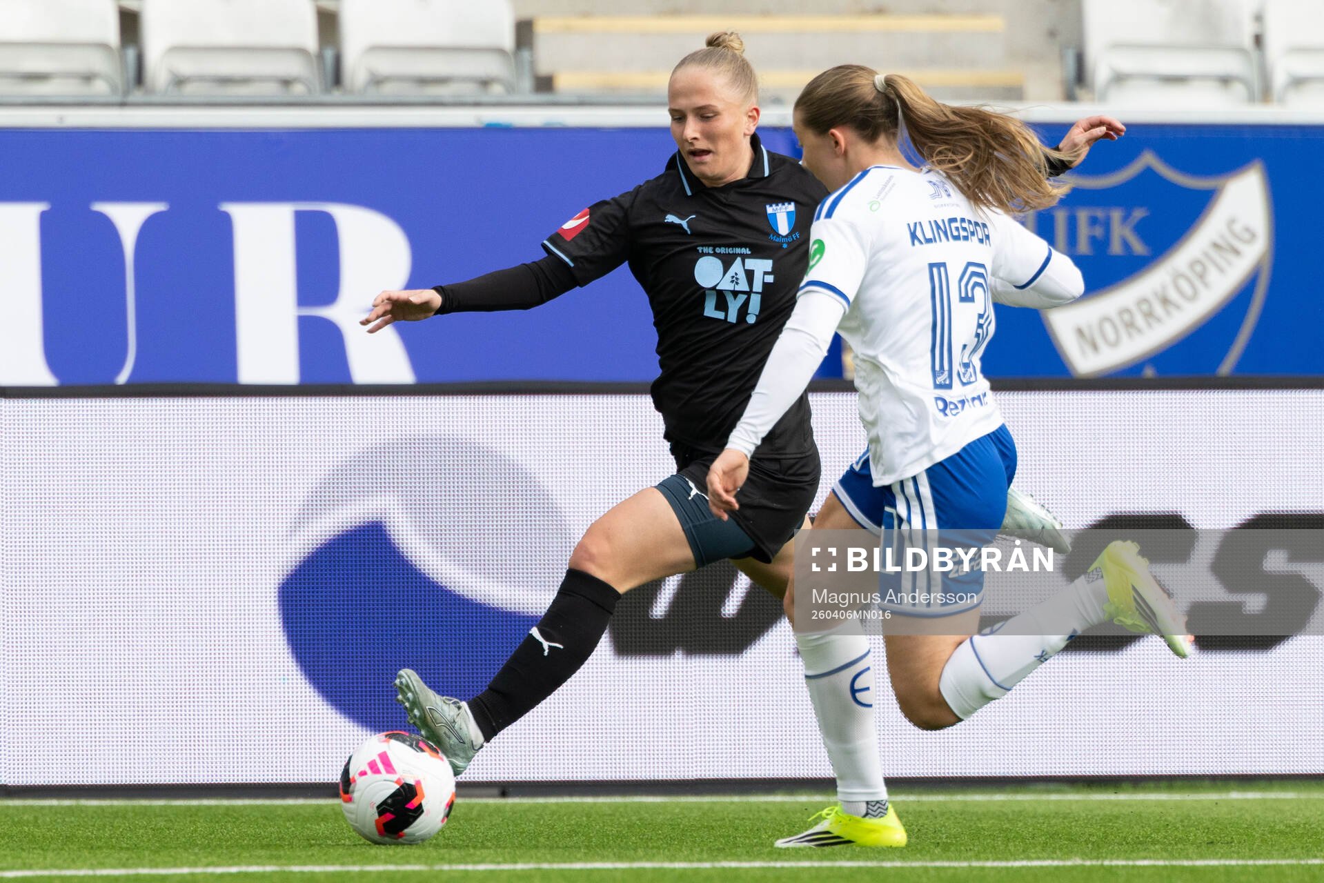 Malmö FFs Tuva Skoog och IFK Norrköpings Paula Broddner